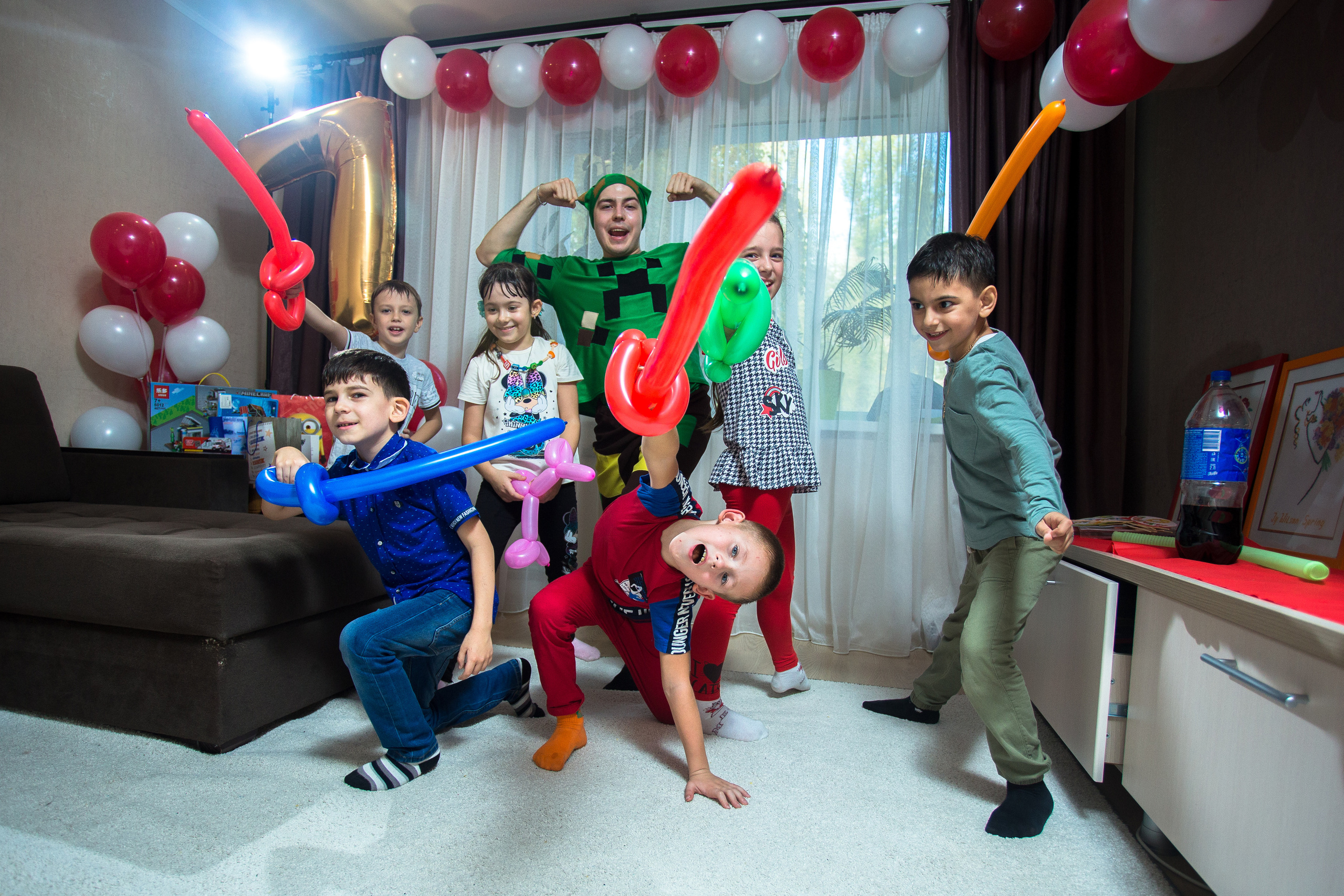 День рождения дома. Выпускные альбомы Саратов Энгельс фотограф Титова Ирина