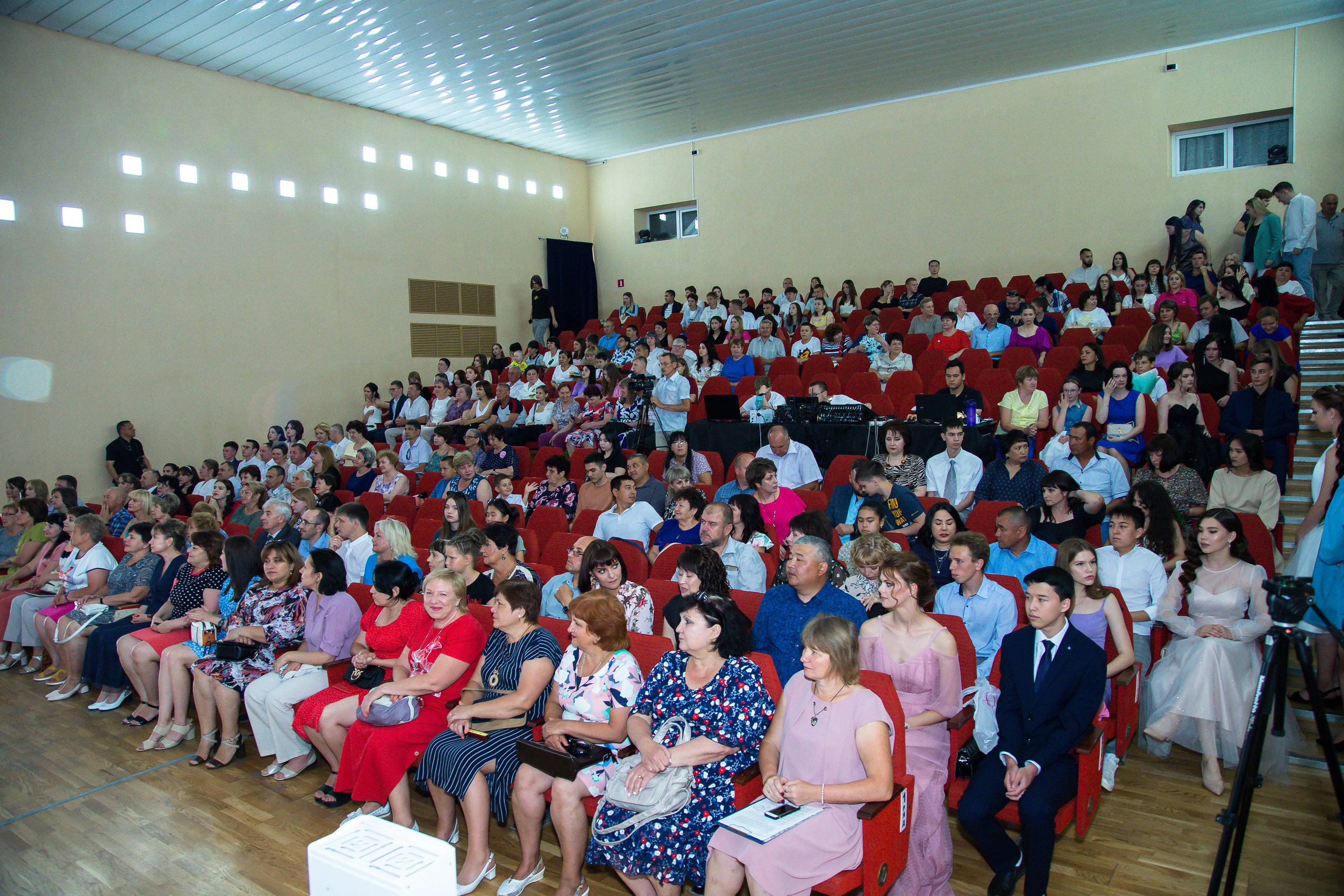 Вручение дипломов МОУ СОШ № 4 Маркс. Выпускные альбомы Саратов Энгельс фотограф Титова Ирина