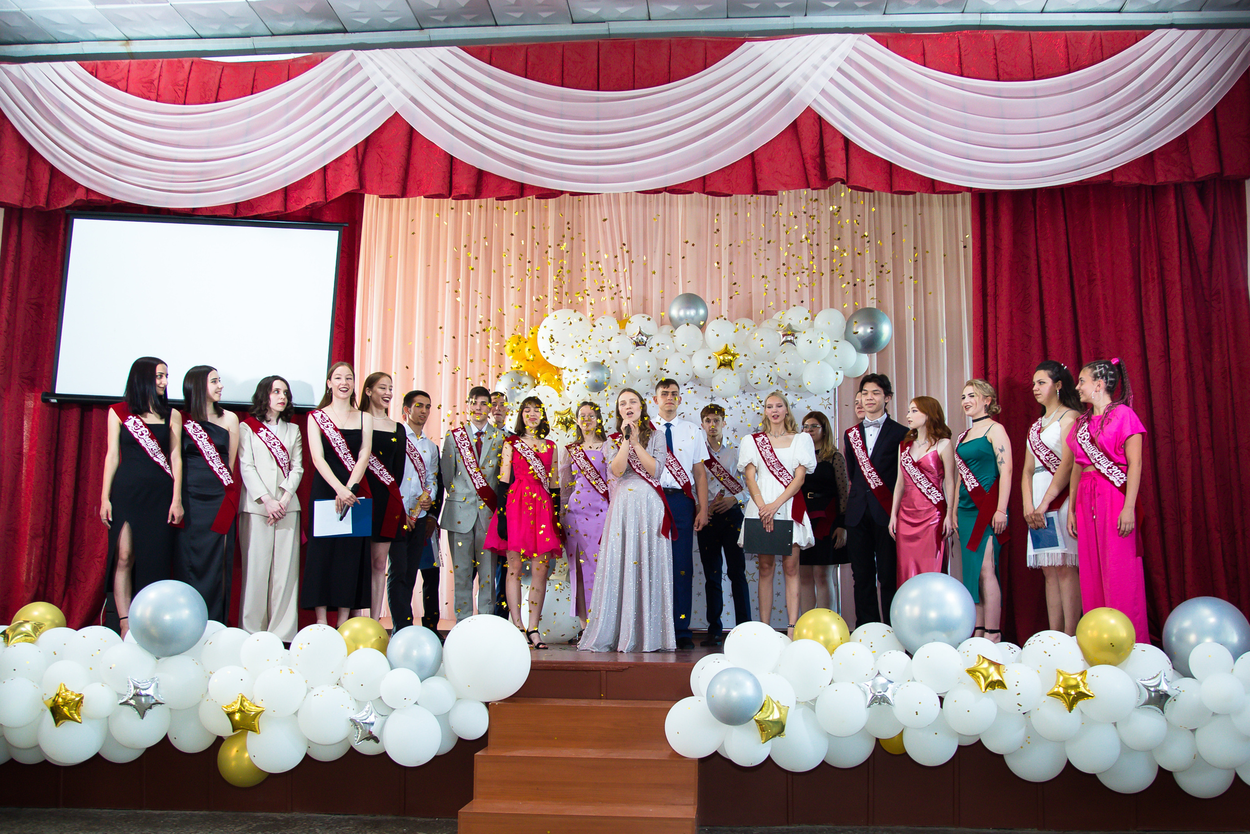 Вручение дипломов МОУ СОШ № 52. Выпускные альбомы Саратов Энгельс фотограф Титова Ирина