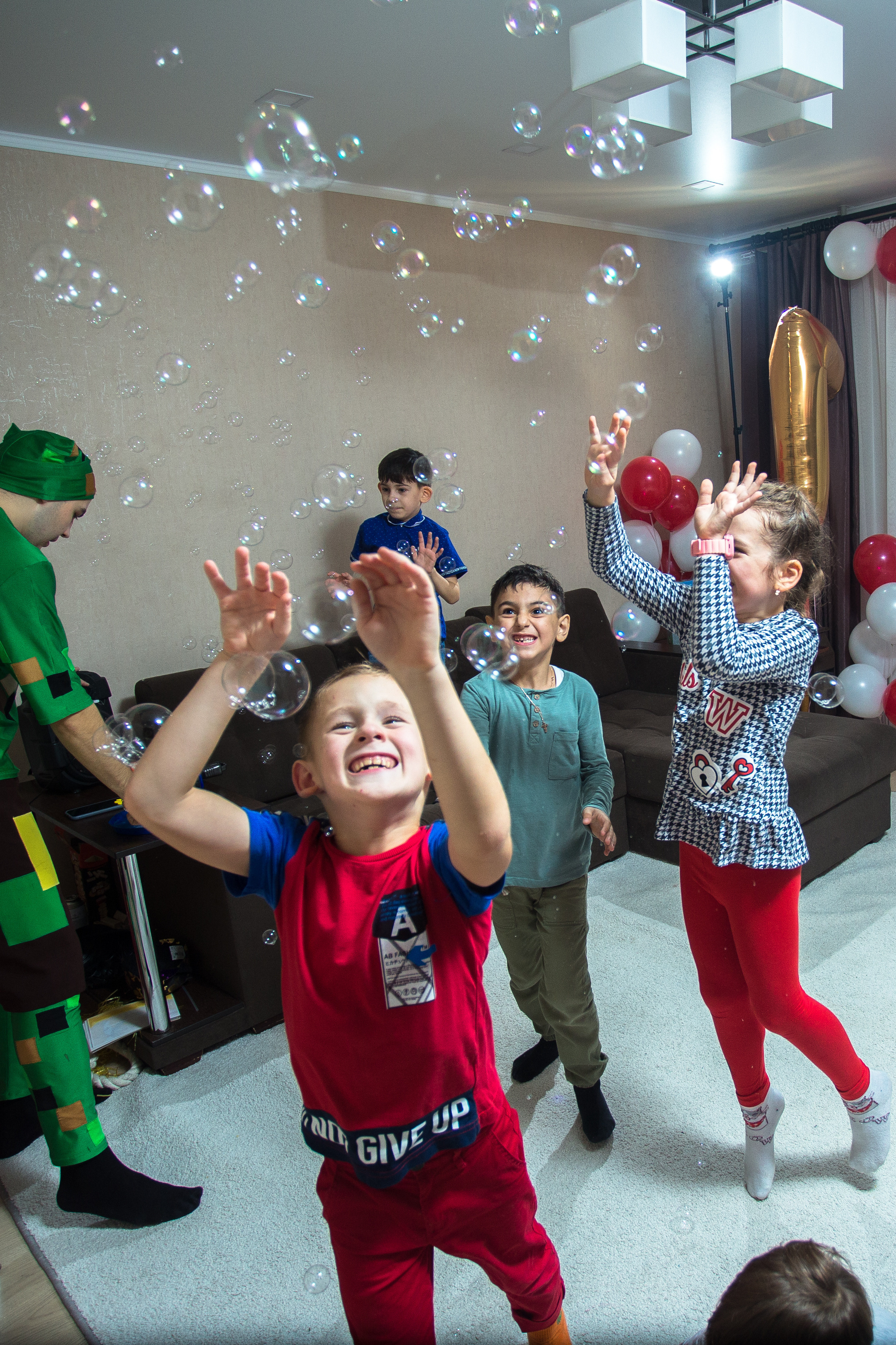 День рождения дома. Выпускные альбомы Саратов Энгельс фотограф Титова Ирина