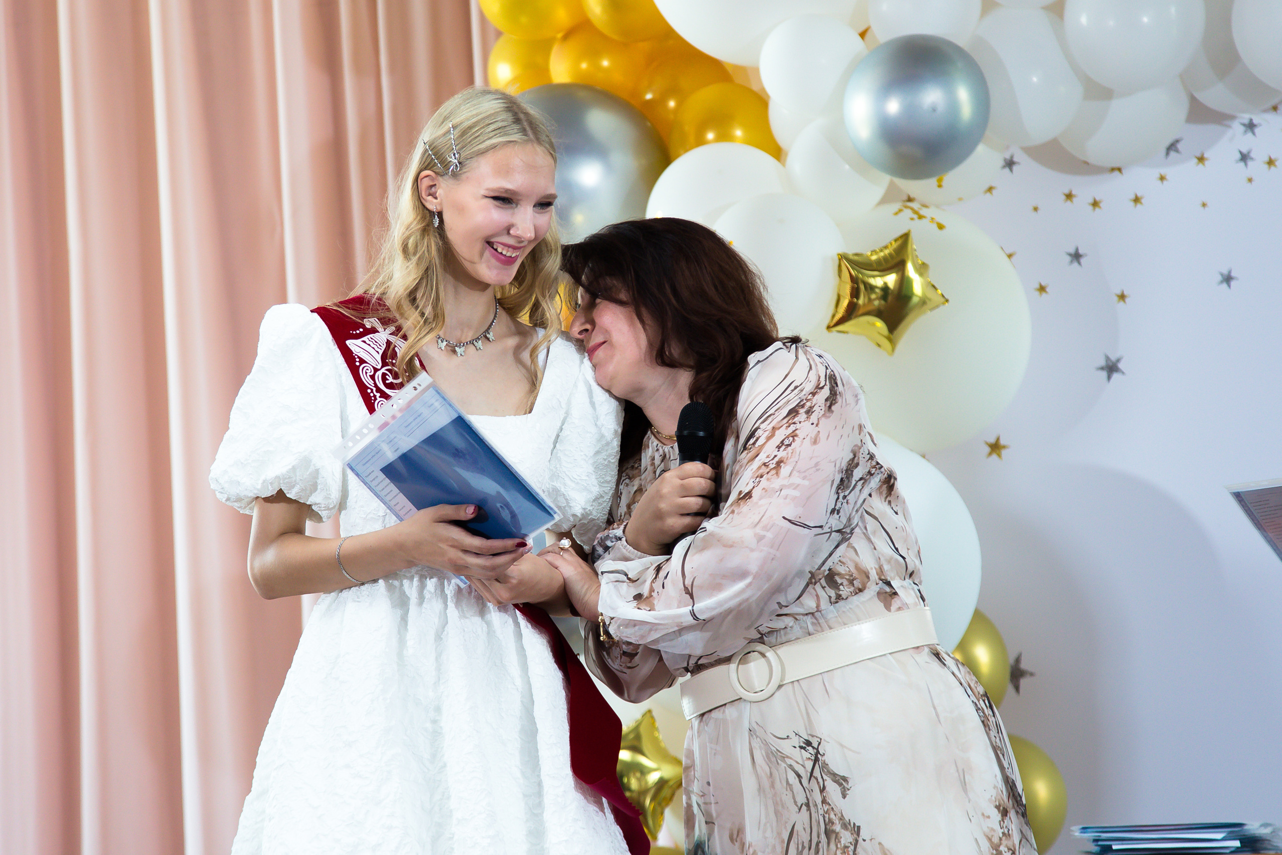 Вручение дипломов МОУ СОШ № 52. Выпускные альбомы Саратов Энгельс фотограф Титова Ирина