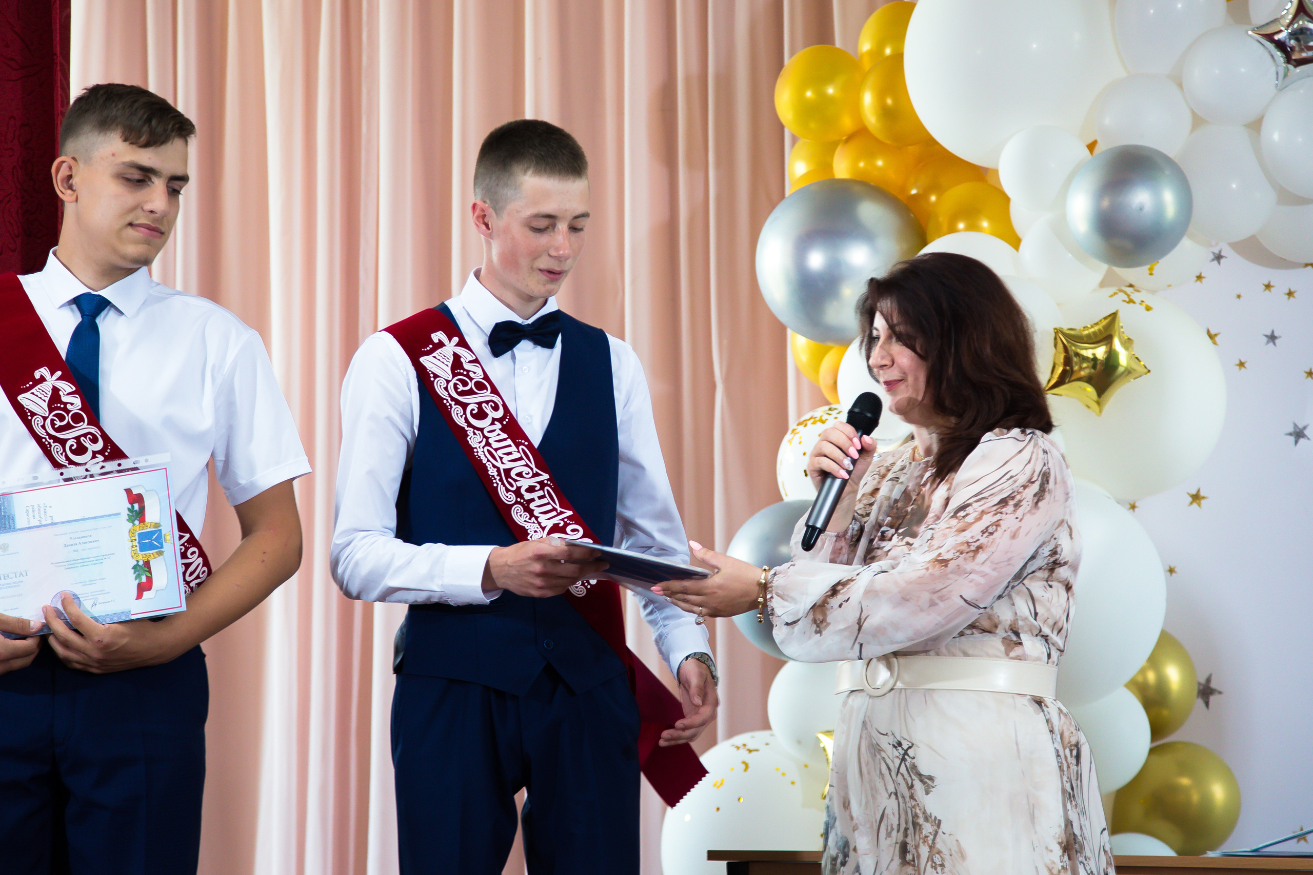 Вручение дипломов МОУ СОШ № 52. Выпускные альбомы Саратов Энгельс фотограф Титова Ирина