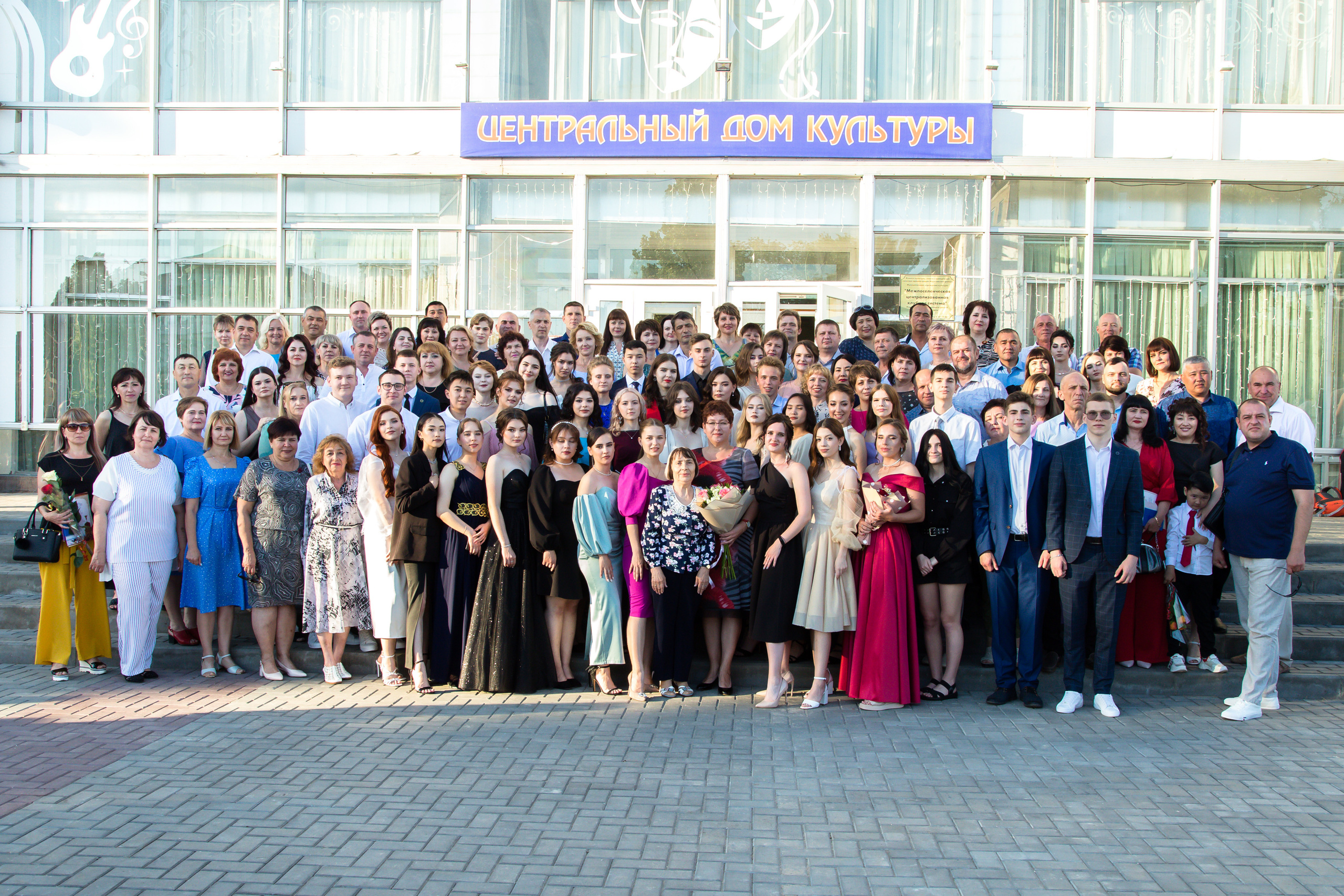 Вручение дипломов МОУ СОШ № 4 Маркс. Выпускные альбомы Саратов Энгельс фотограф Титова Ирина