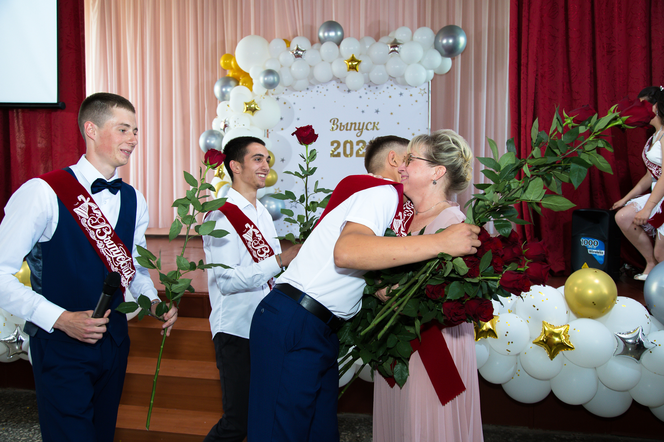 Вручение дипломов МОУ СОШ № 52. Выпускные альбомы Саратов Энгельс фотограф Титова Ирина