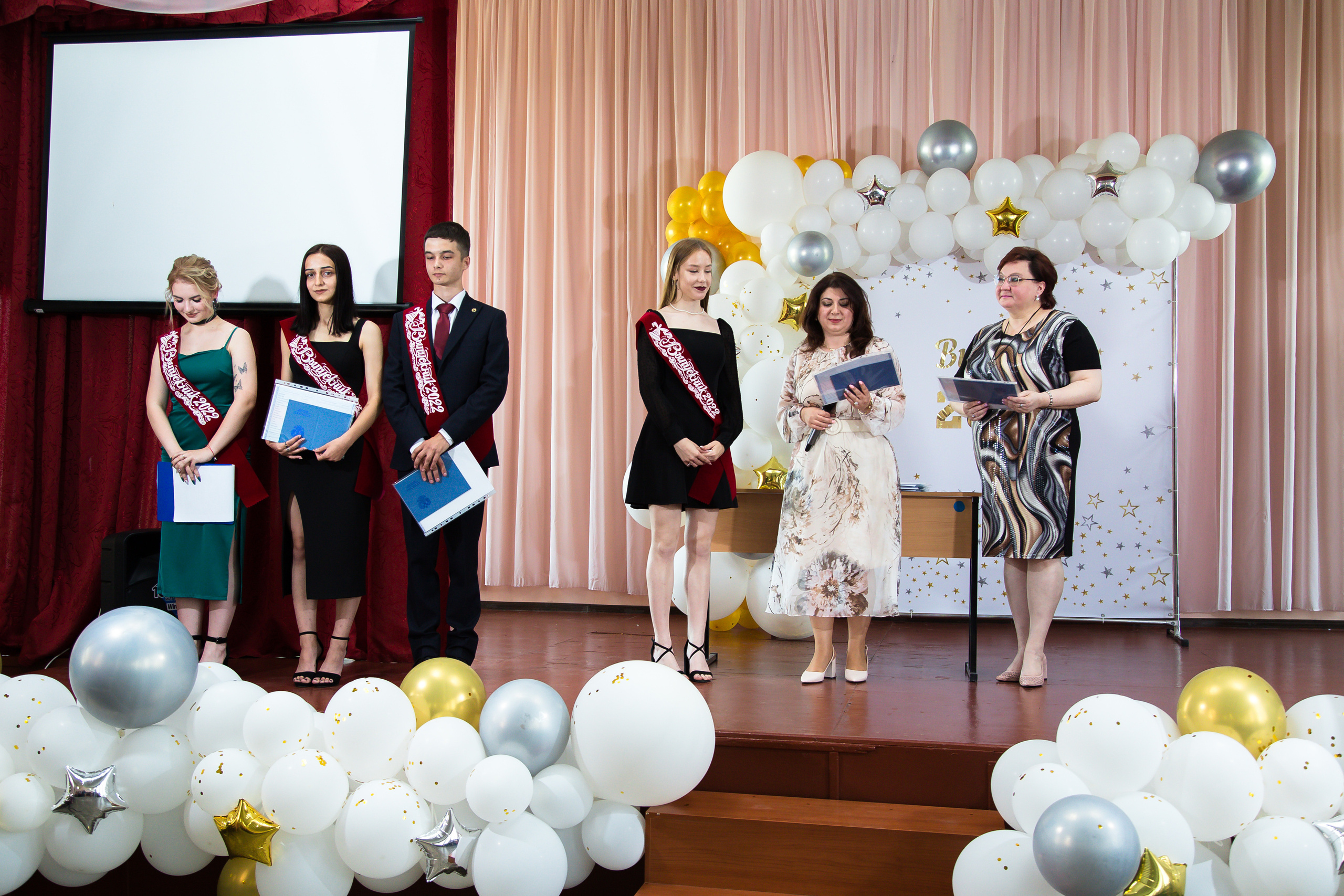 Вручение дипломов МОУ СОШ № 52. Выпускные альбомы Саратов Энгельс фотограф Титова Ирина