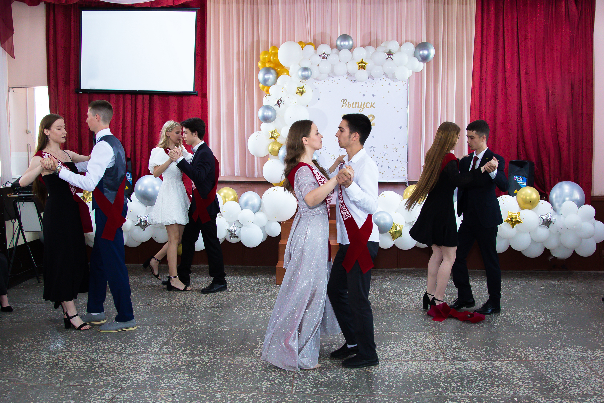 Вручение дипломов МОУ СОШ № 52. Выпускные альбомы Саратов Энгельс фотограф Титова Ирина