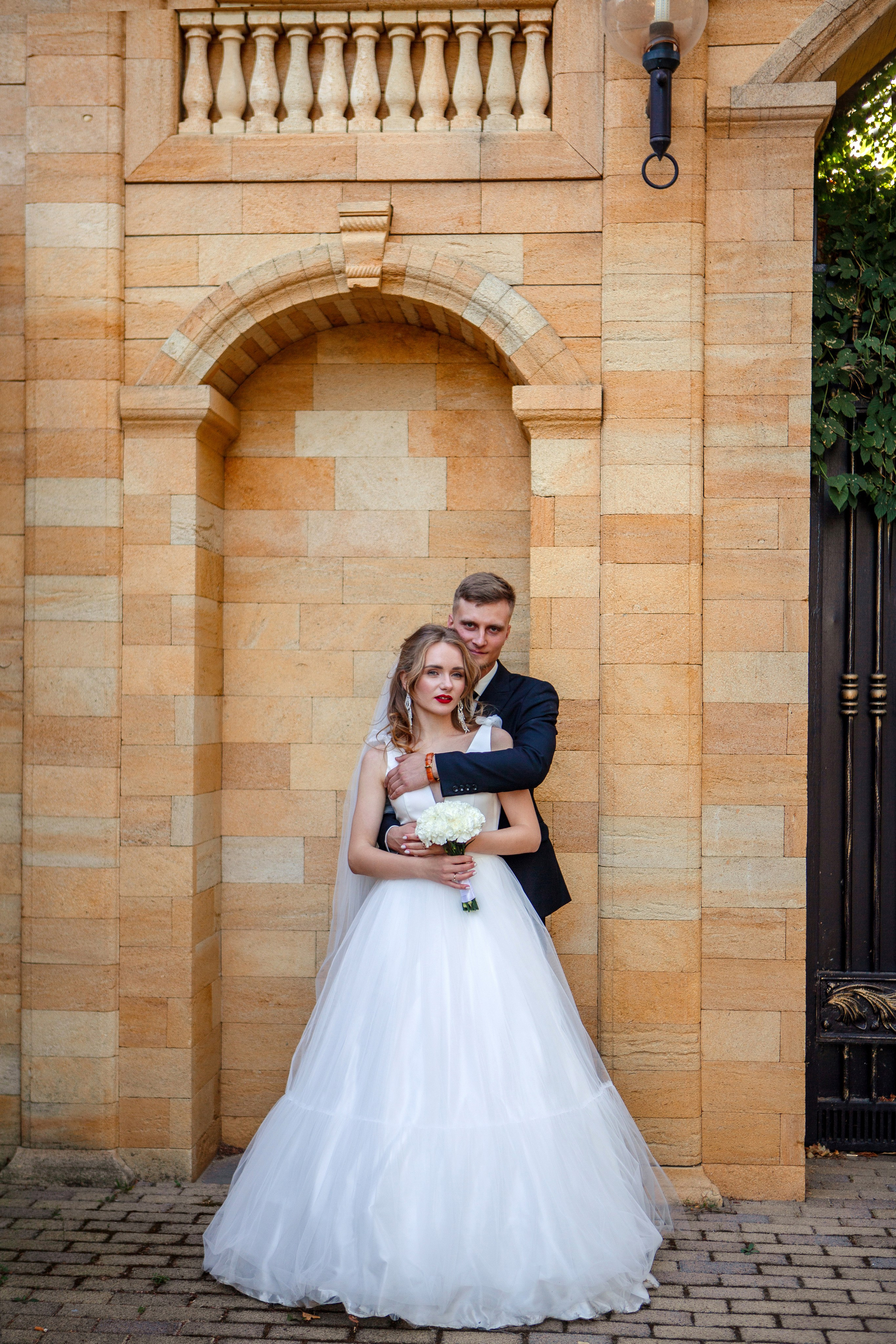 Фотосессия молодоженов у ЗАГСа Ставрополя. Фотограф Ставрополь Пятигорск Елизавета Дарина