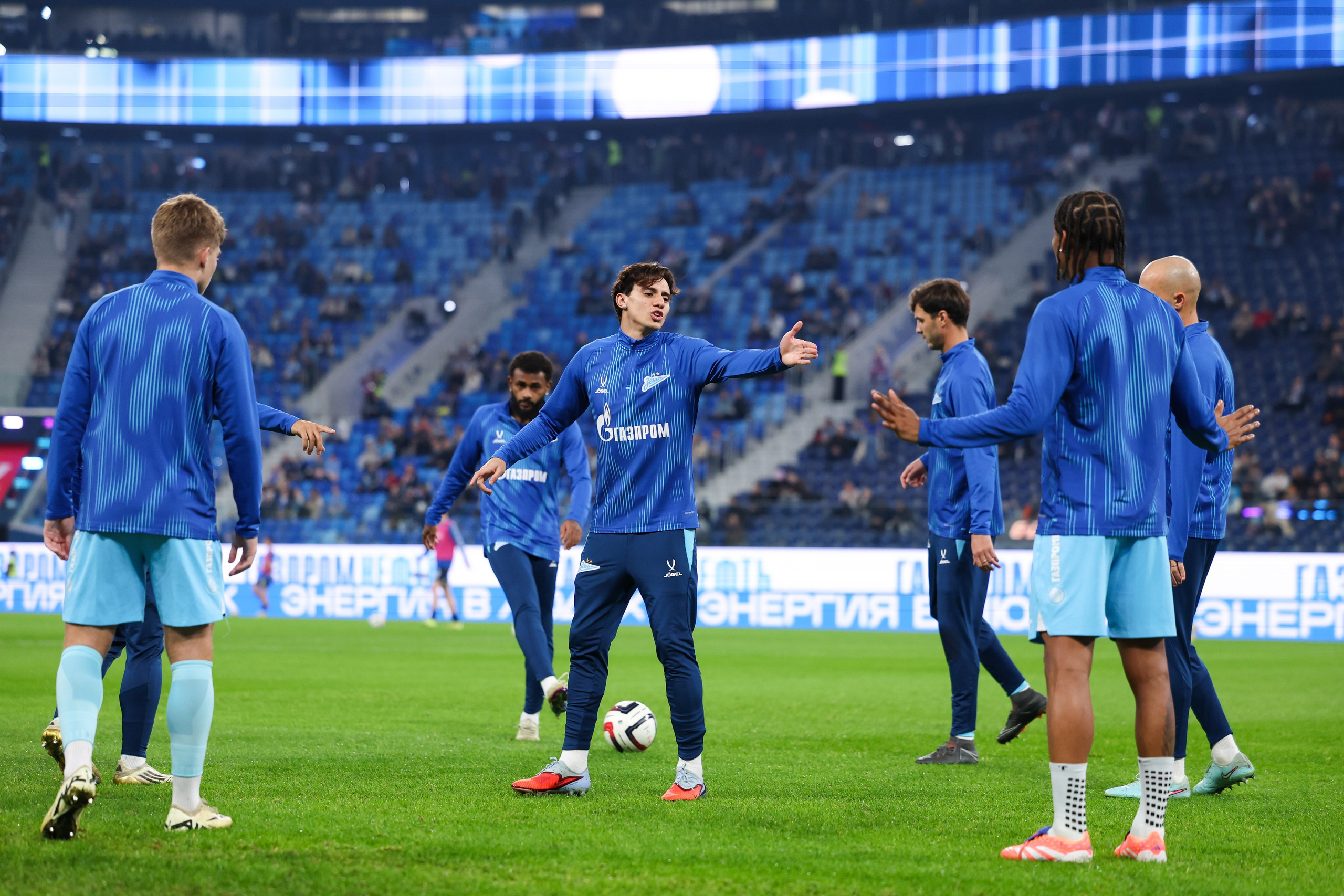 ФК «Зенит — ФК «Динамо» Москва 05.11.2025. Спортивный и репортажный фотограф Антон Тереханов