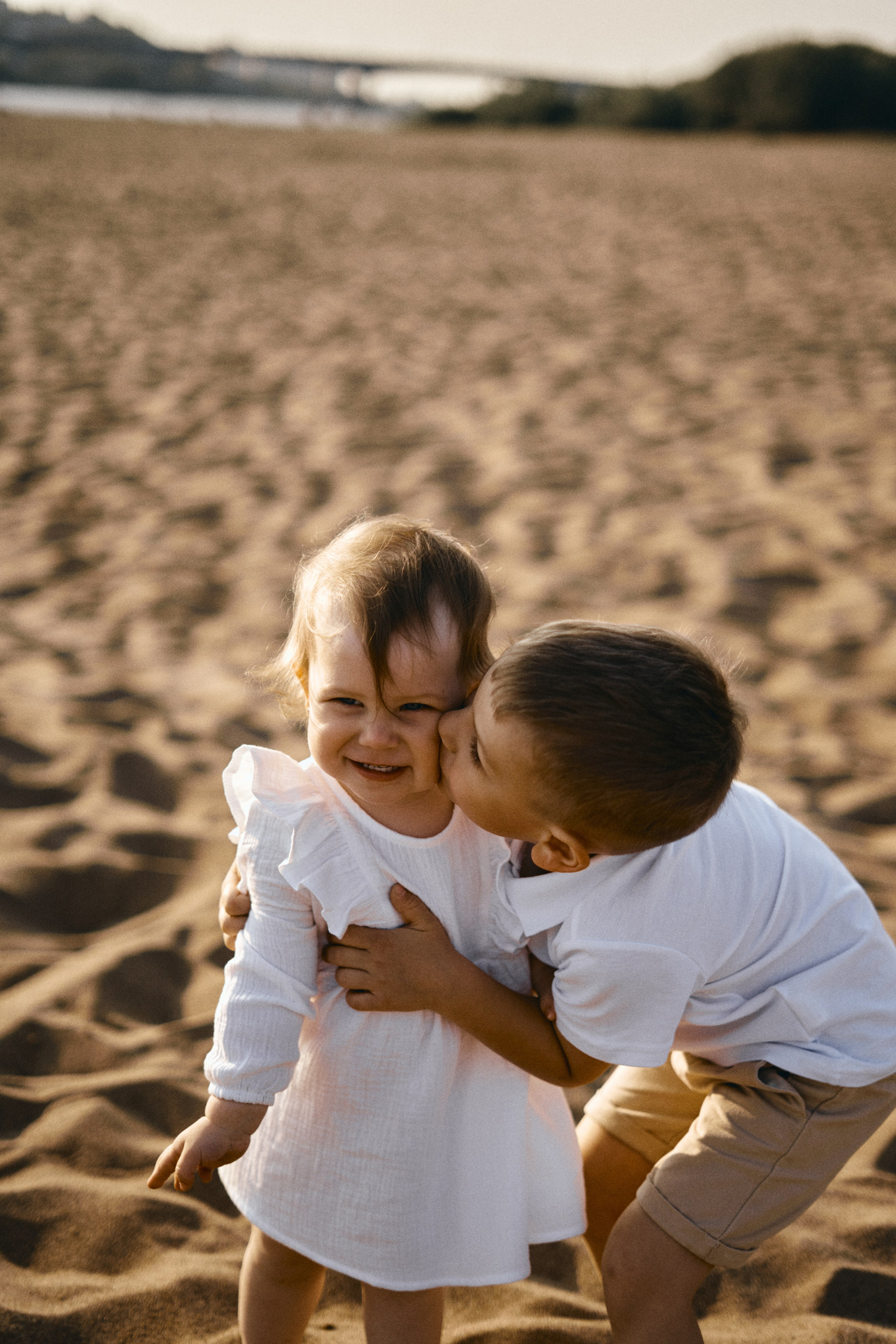 Пляж, ветер и объятия. Фотограф Киров Анжелика Некрасова