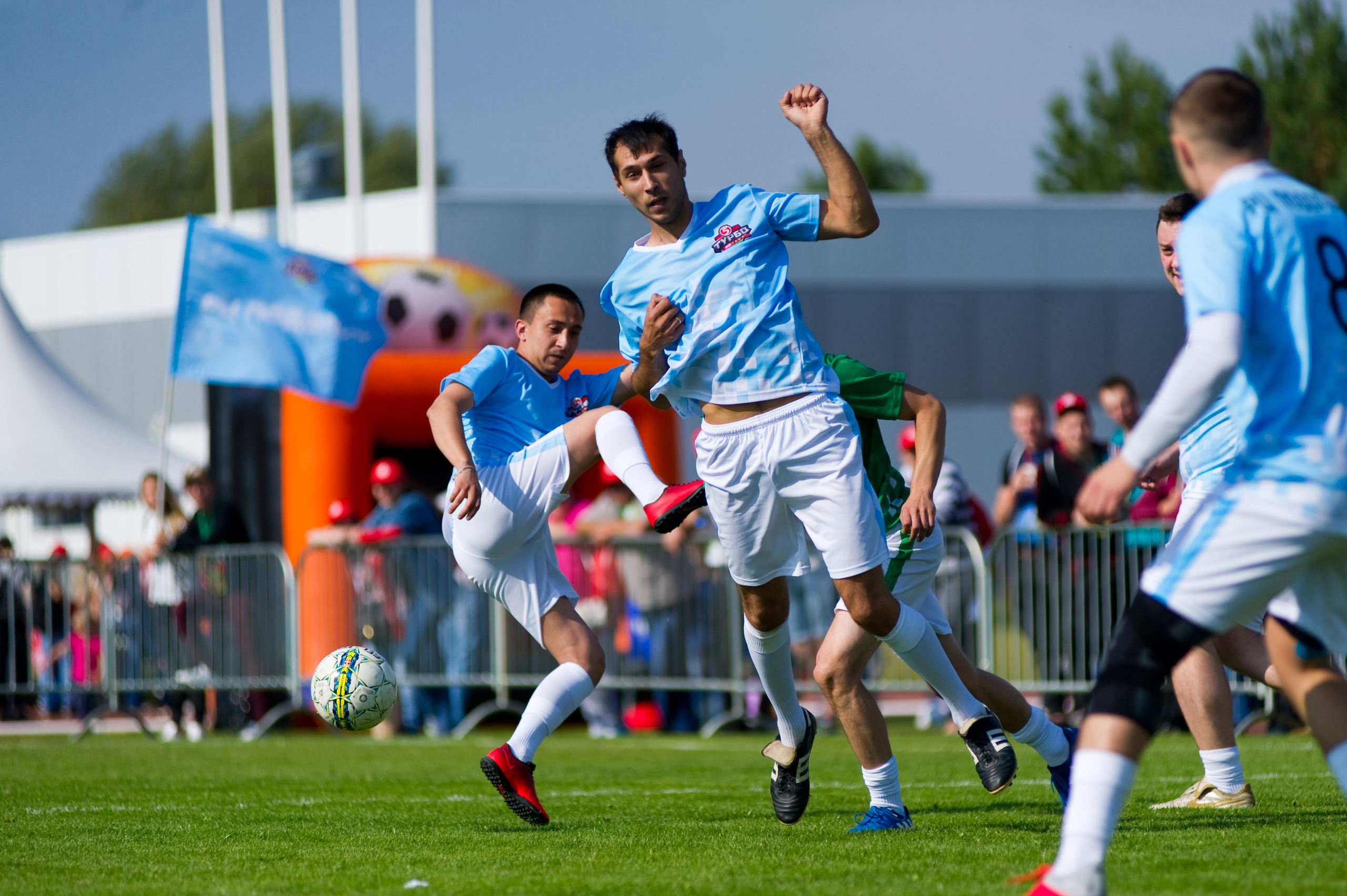 Турбофутбол (корпоративное соревнование «Пятерочки»). Репортажный фотограф и видеограф Слава Думчев. Тимбилдинги, отчетники, корпоративы