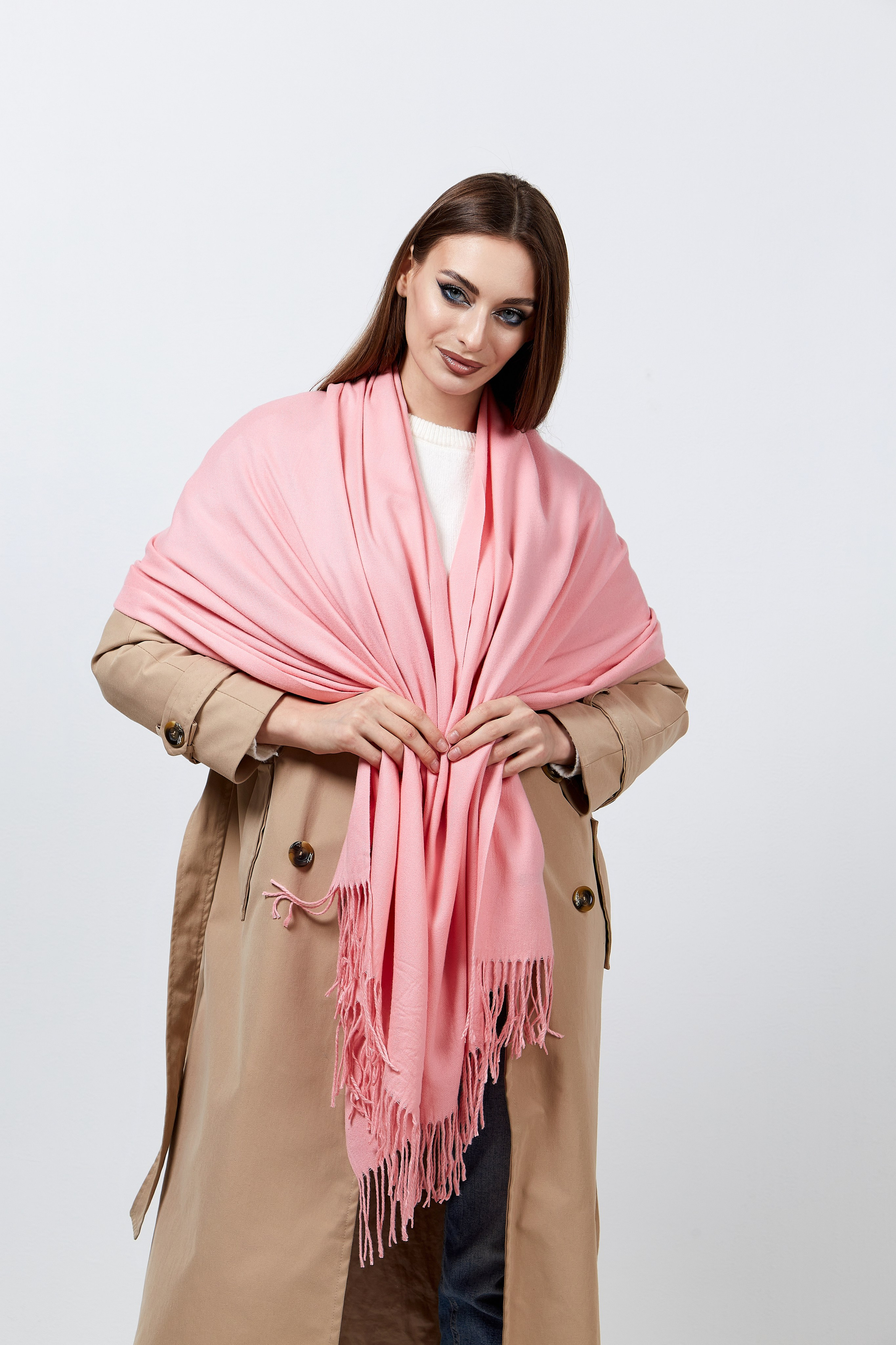 Фотосессия женских шарфы. Фотограф Руслан Потапов в Краснодаре