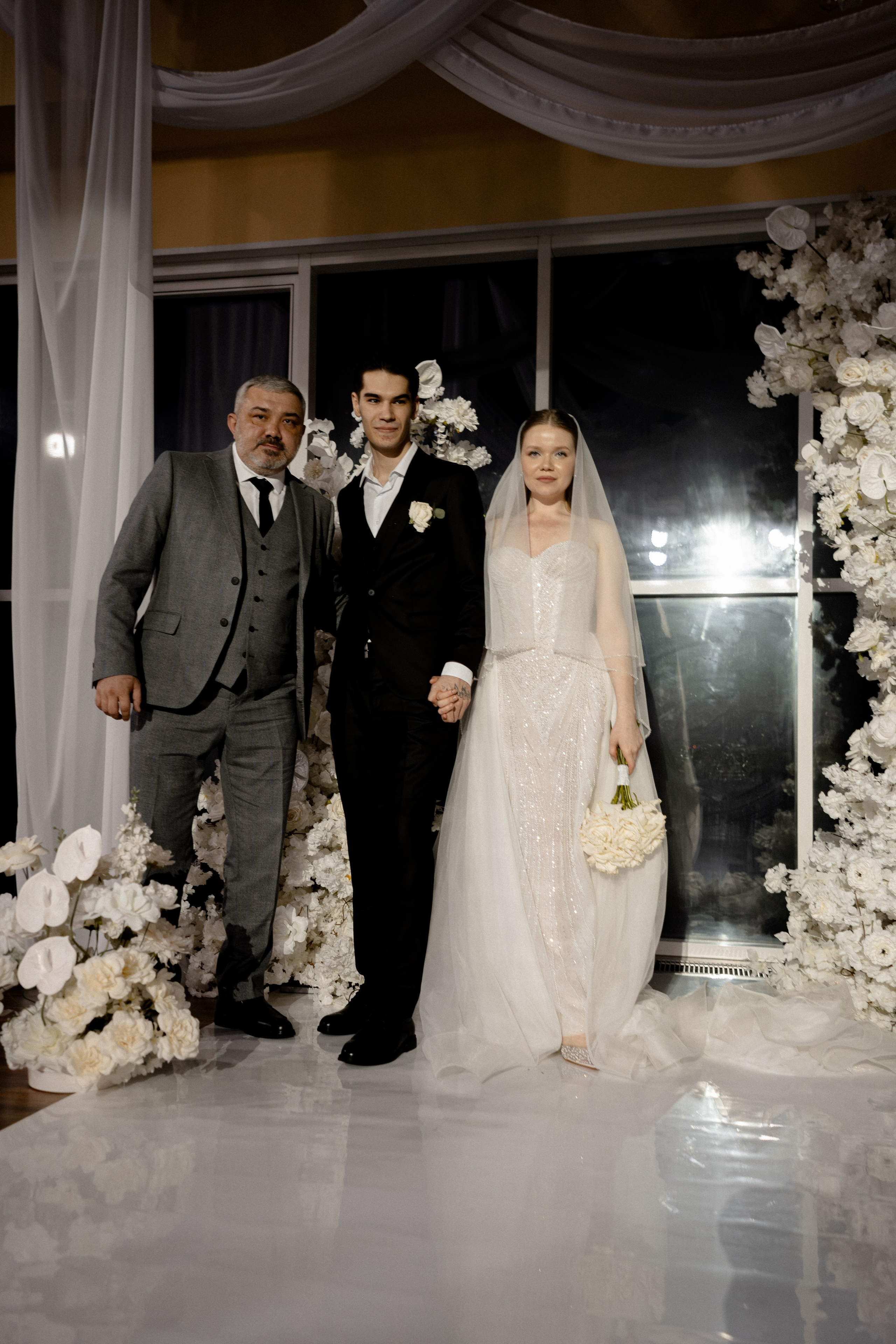 СВАДЕБНАЯ СЬЕМКА СБОРОВ В ОТЕЛЕ И ВЫЕЗД НА ЦЕРЕМОНИЮ (СНЯТО В СИБИРЕ В НИЖНЕВАРТОВСКЕ). Профессиональный фотограф, Санкт-Петербург — Виктория Богомолова