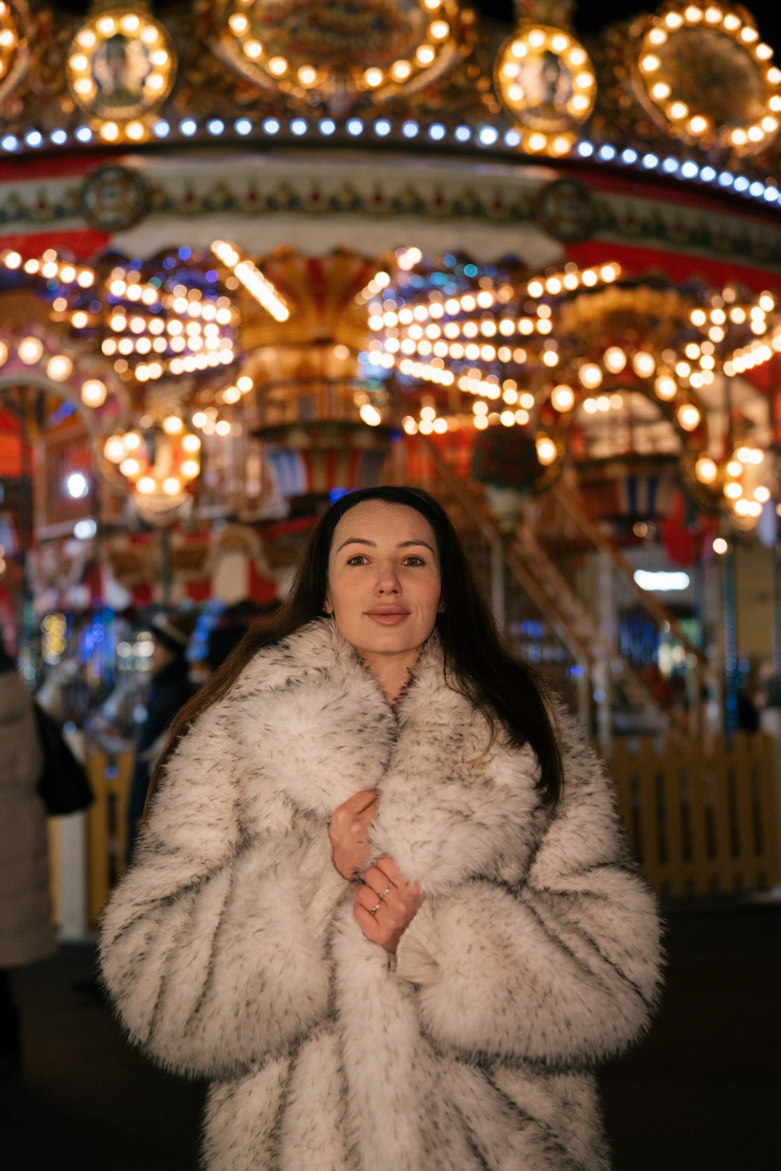 ПРОГУЛКА НА МАНЕЖНОЙ ПЛОЩАДИ ДЛЯ ДЕВУШКИ ПЕРЕД НОВЫМ ГОДОМ (НОВОГОДНЯЯ ФОТОСЕССИИЯ НА МАНЕЖНОЙ ПЛОЩАДИ). Профессиональный фотограф, Санкт-Петербург — Виктория Богомолова