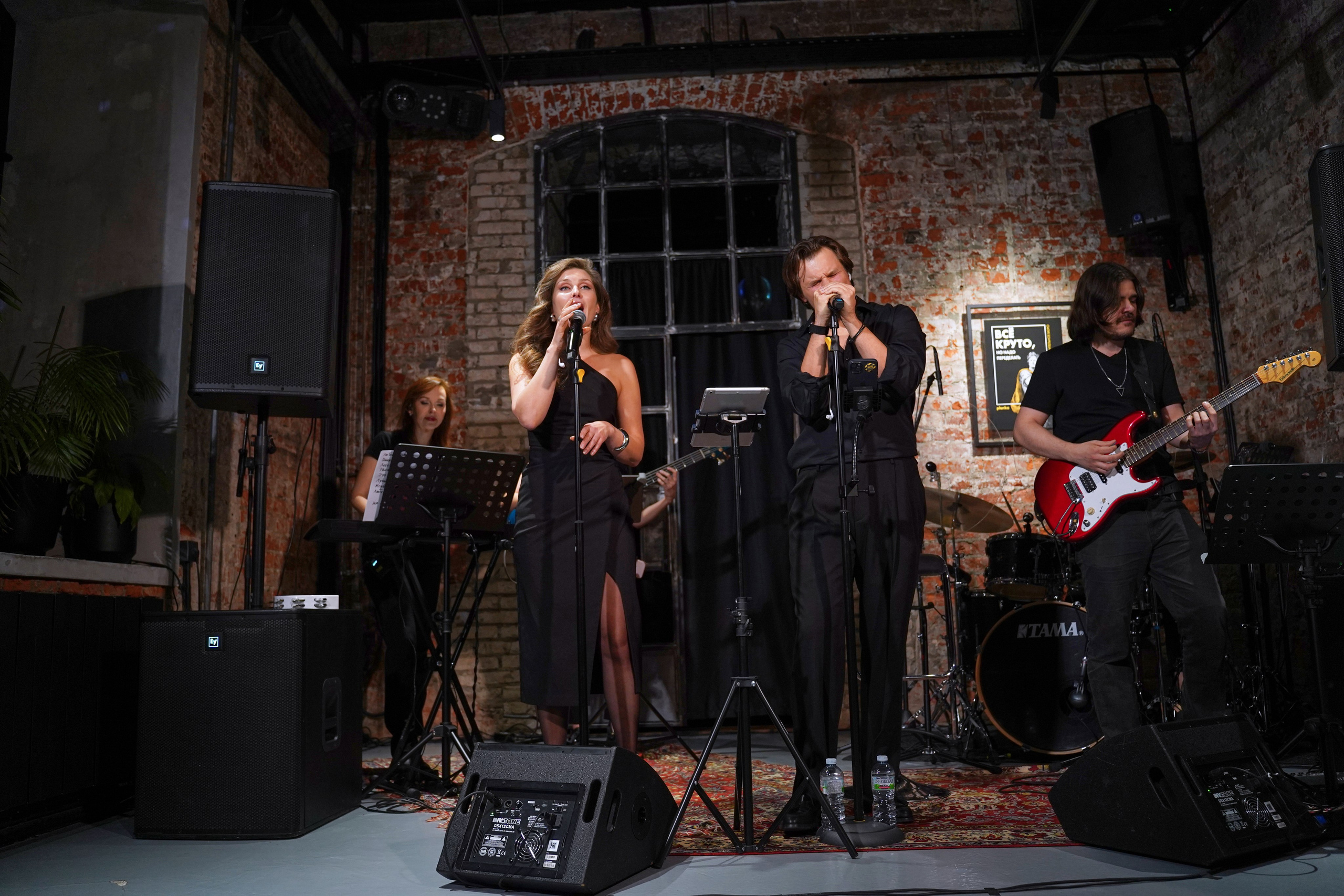 Концерт кавер группы. Фотограф