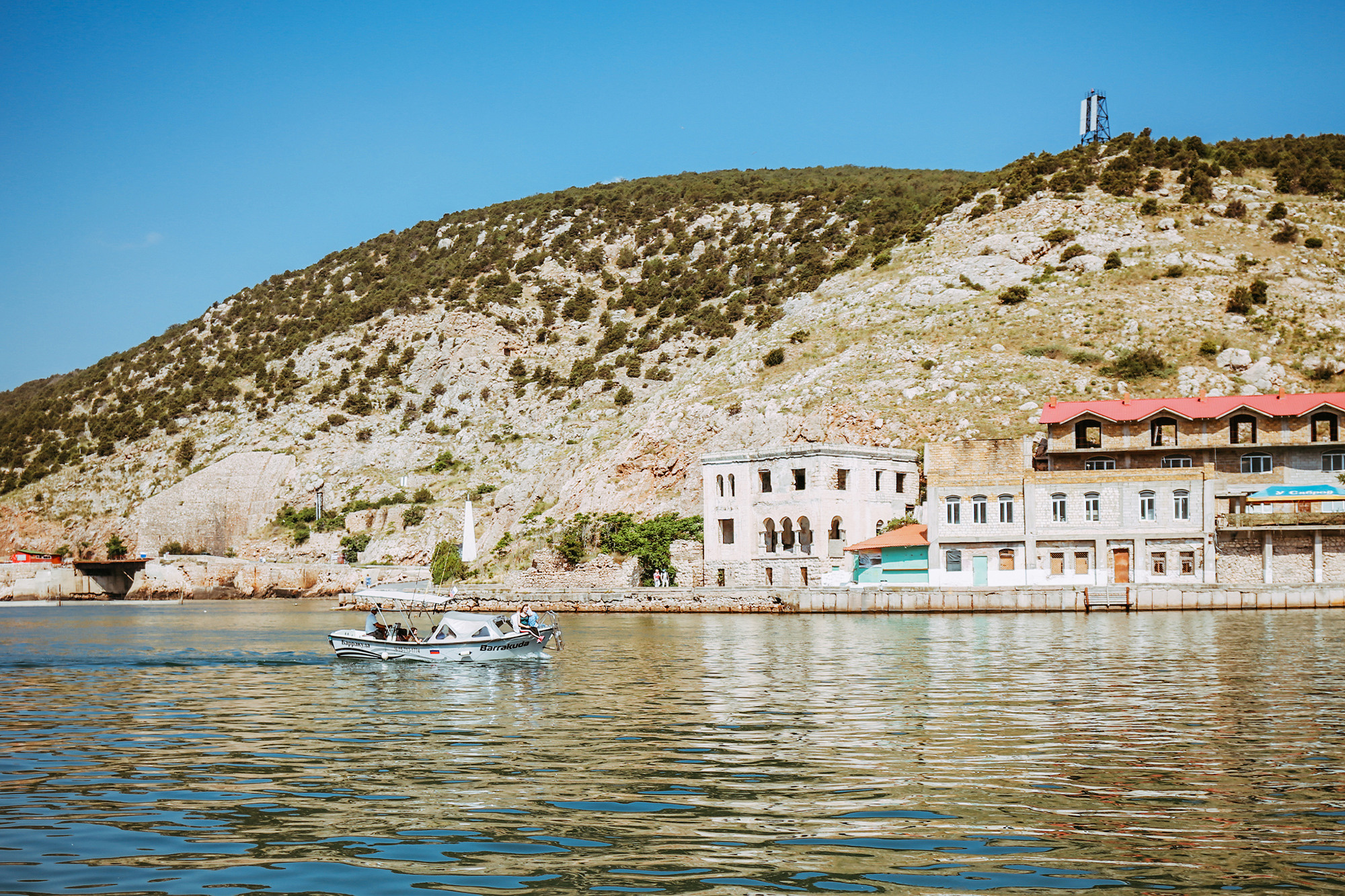 Юля в солнечной Балаклаве. Семейный фотограф в Москве Вера Гук