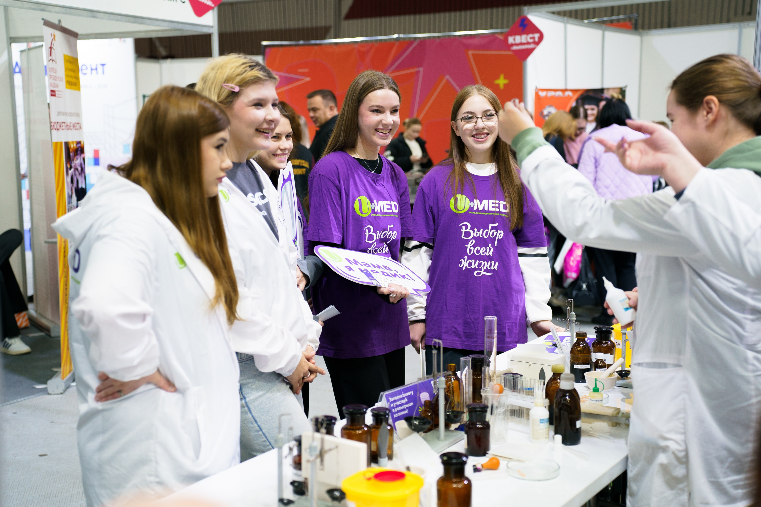 Выставка Абитуриент. Видеограф и Фотограф в Челябинске Ксения и Владимир Рюмины