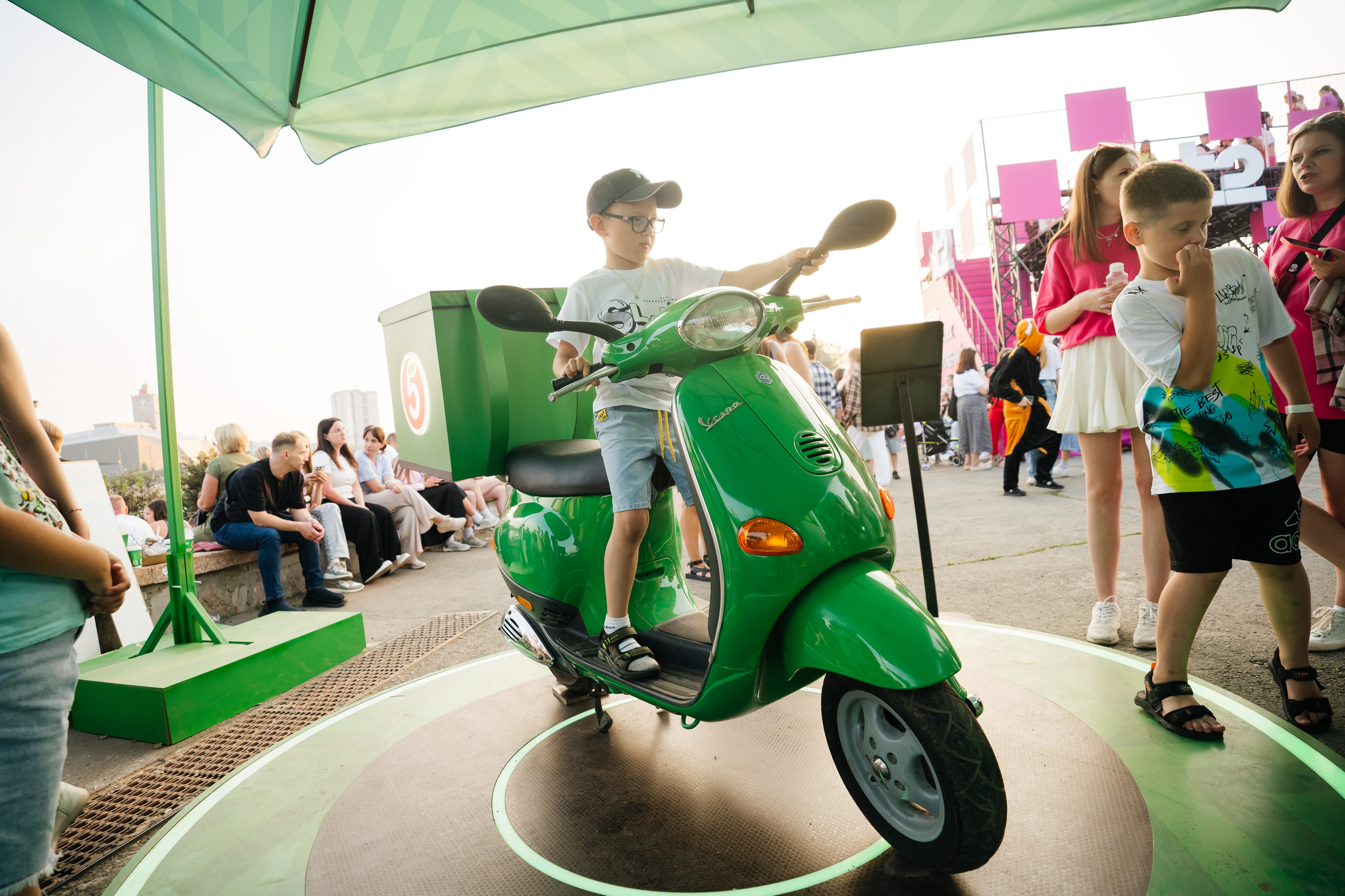 Пятерочка на VK фесте. Видеограф и Фотограф в Челябинске Ксения и Владимир Рюмины