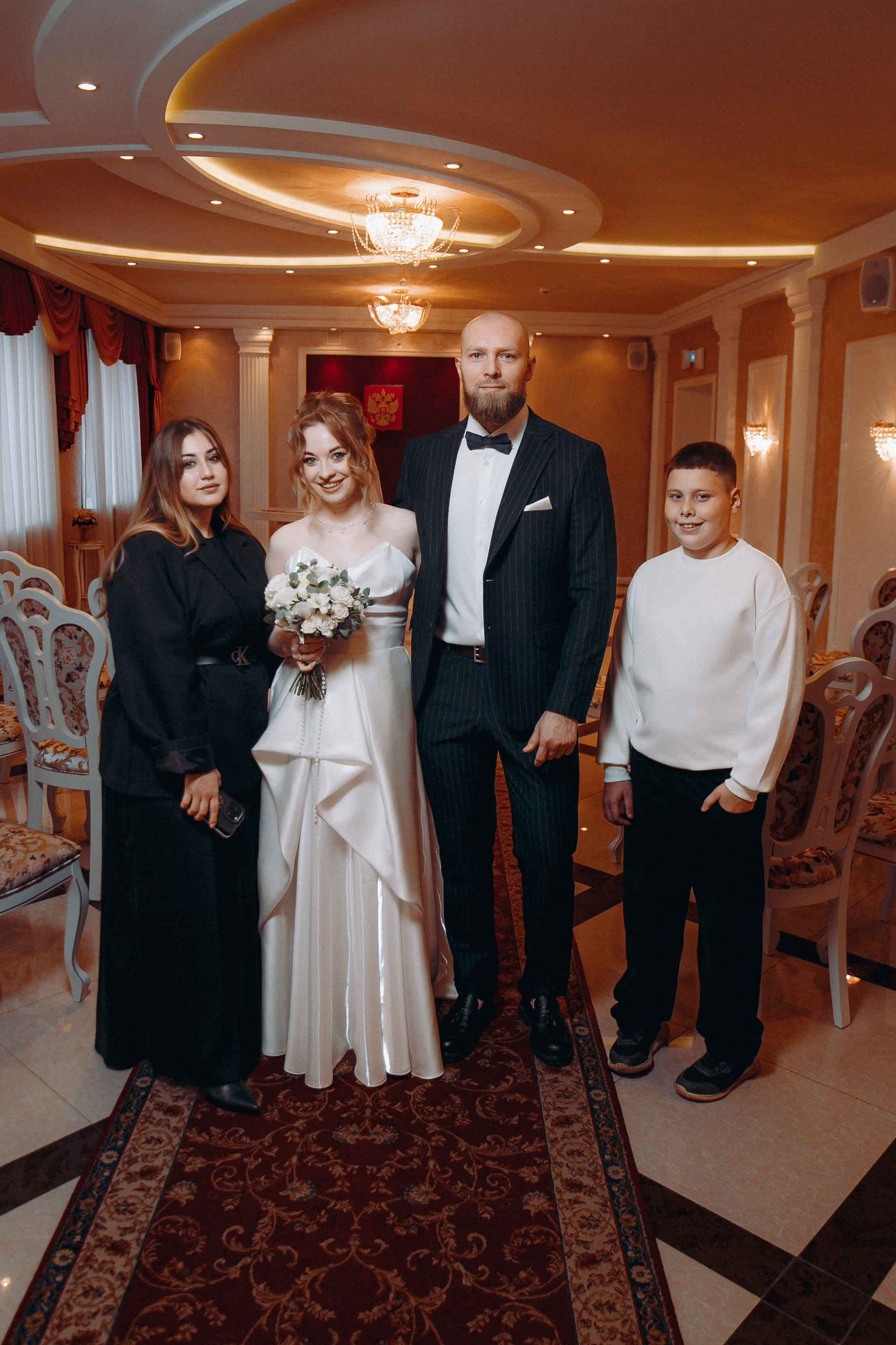 Загс + площадка. Ваш репортажный фотограф Артемий Антонов