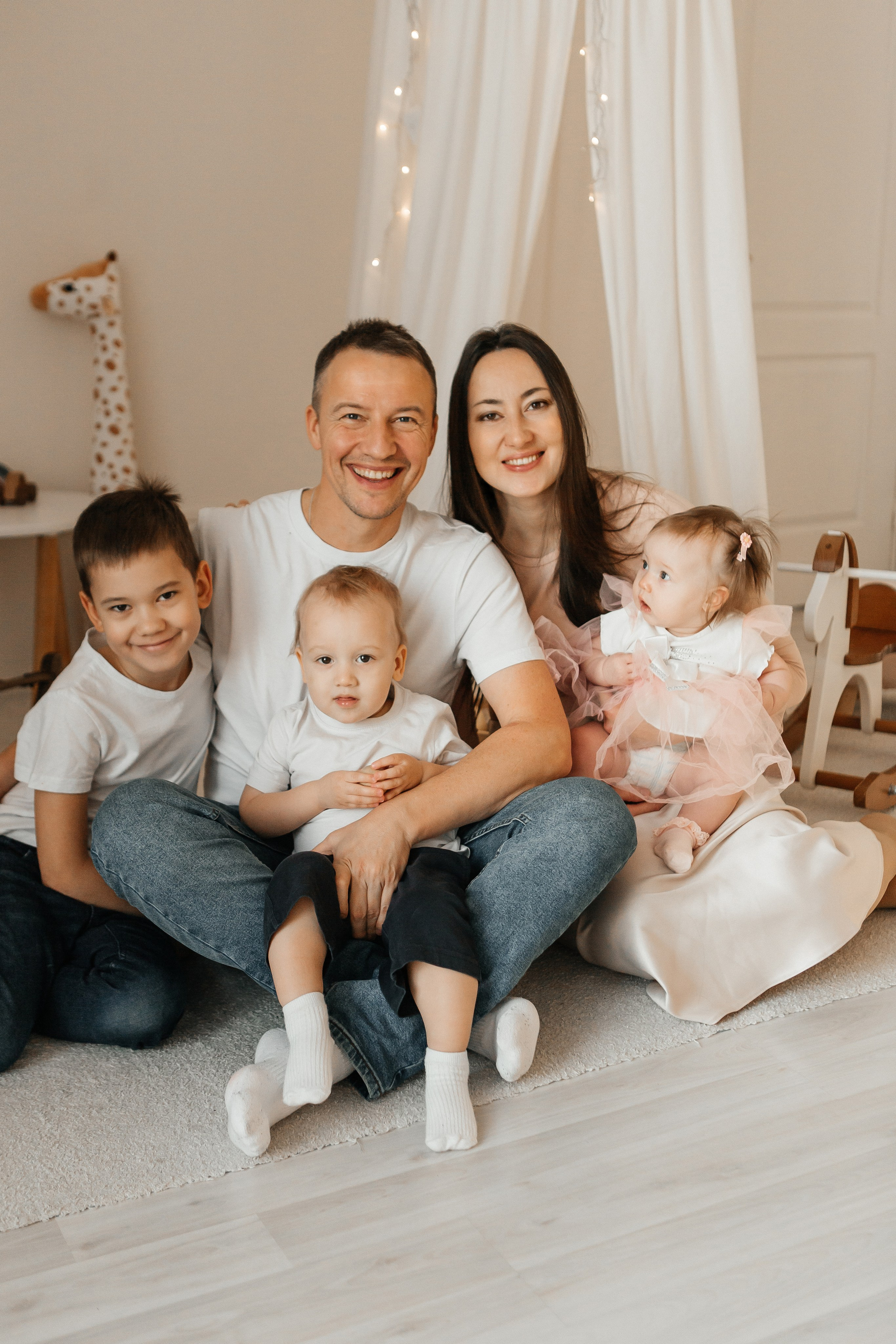 Юрий, Елена, Илья, Ярослав и Мелания. Накануне Нового года. Семейный фотограф в Калининграде Анастасия Юрина