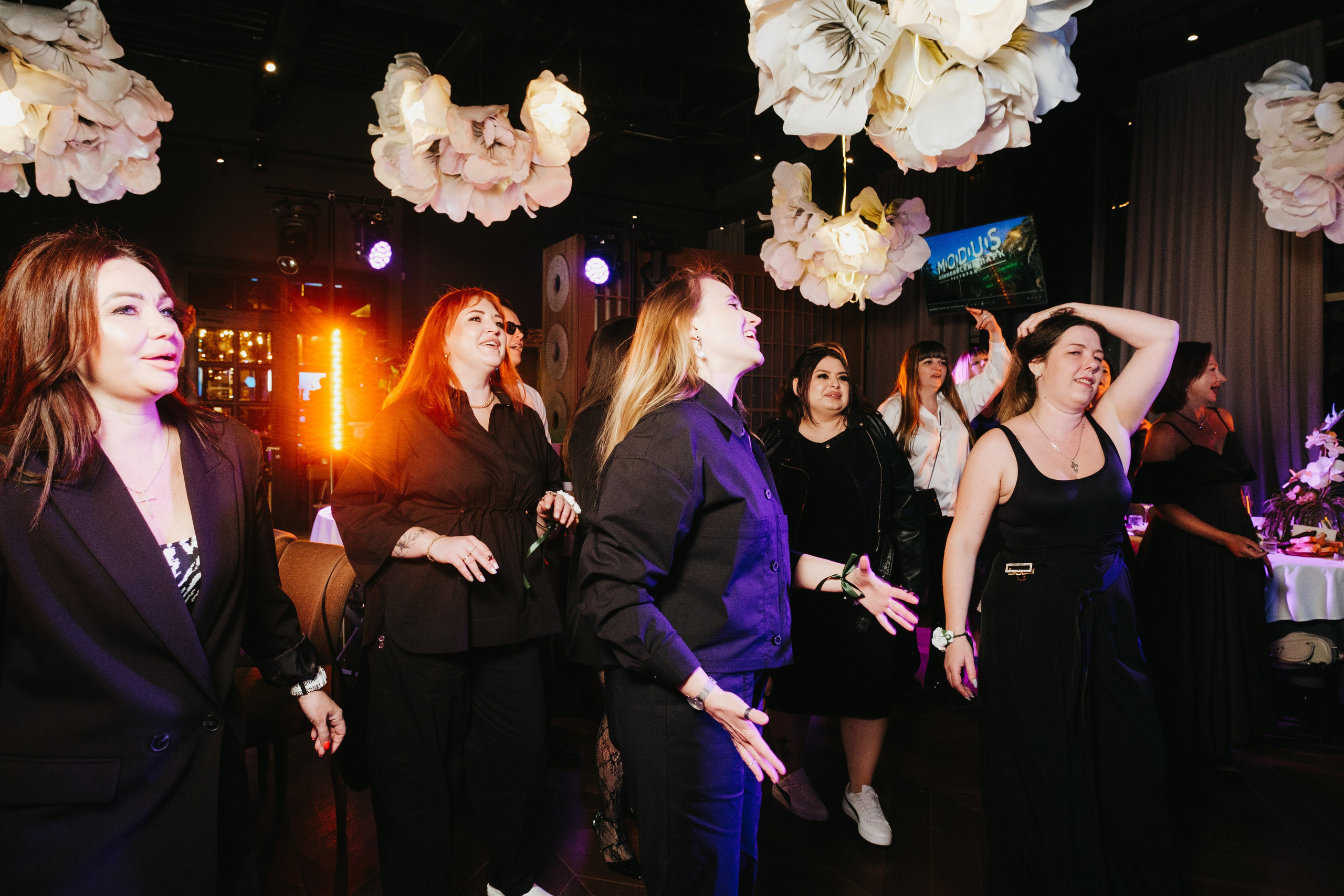 Корпоратив в Сириусу (Адлер) 10 лет компании. Свадебный фотограф Денис Ожигин в Краснодаре и крае. Эмоциональная и стильная съемка вашего дня