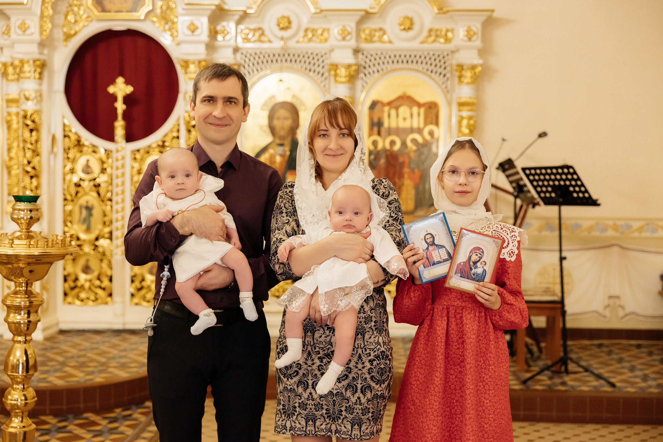 Таинство Крещения Александры и Алисы. Храм Покрова Пресвятой Богородицы. Семейный фотограф в Рязани и Рязанской области