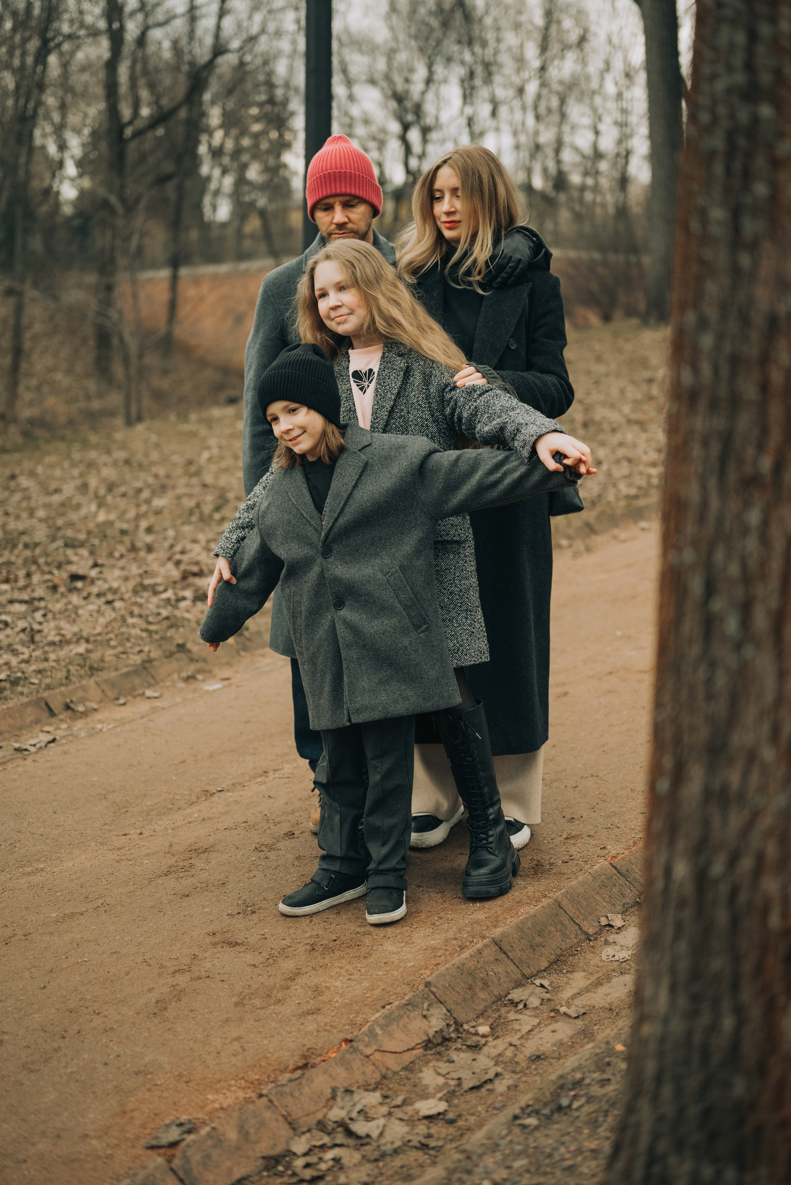 Весенняя прогулка. Аня, Егор, Эми и Миша. Семейный фотограф в Москве Дарья Пузикова