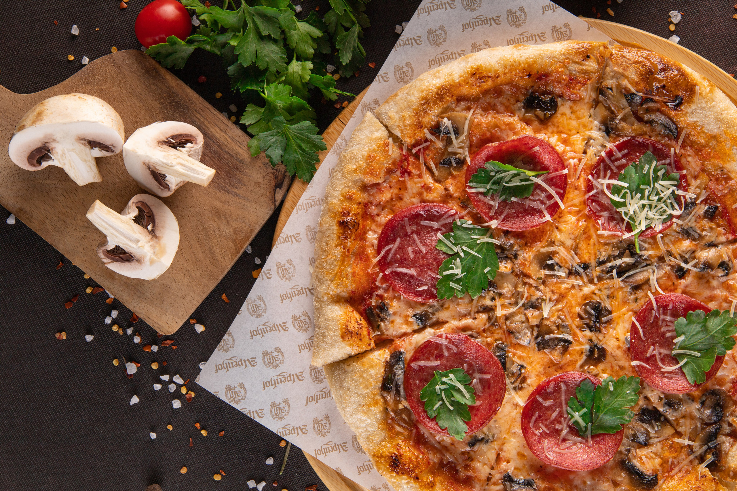 Фотографии пиццы в Астане. Рекламный фуд фотограф и видеограф в Астане Алина Лысенко