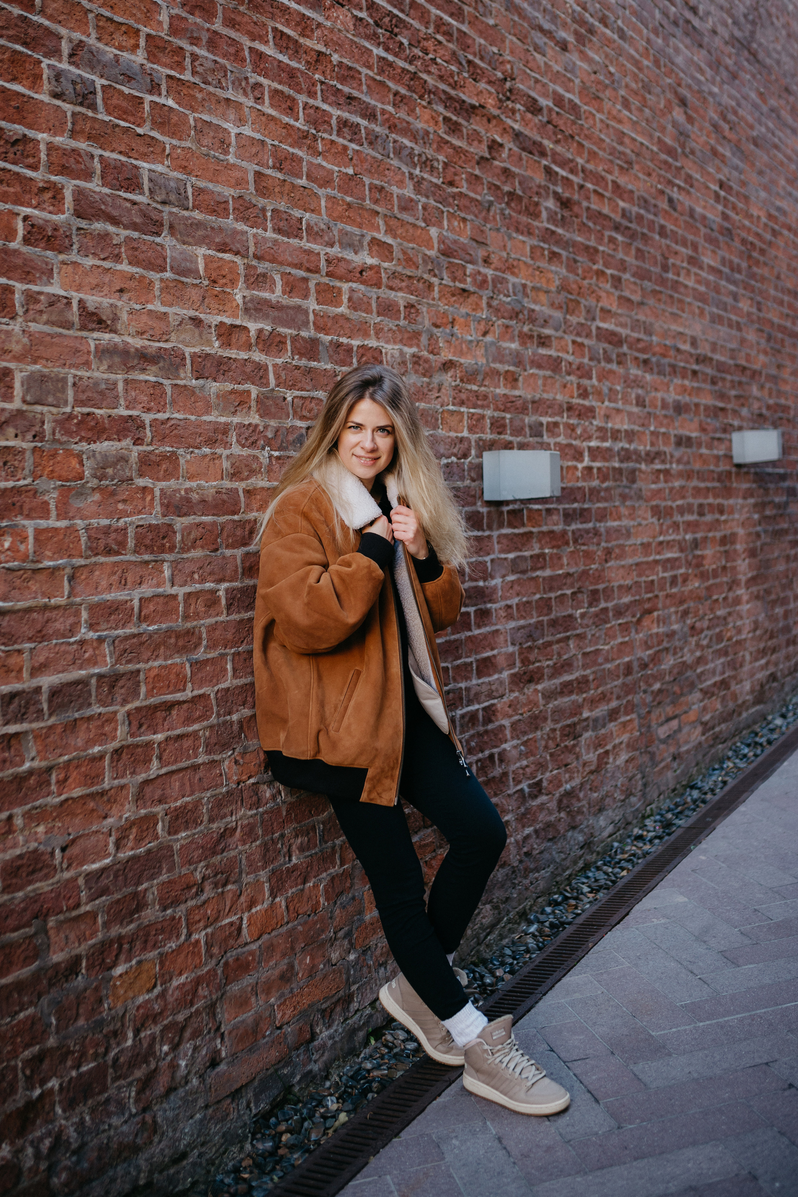 Юля. Городская прогулка. Услуги Фото и Ретуши