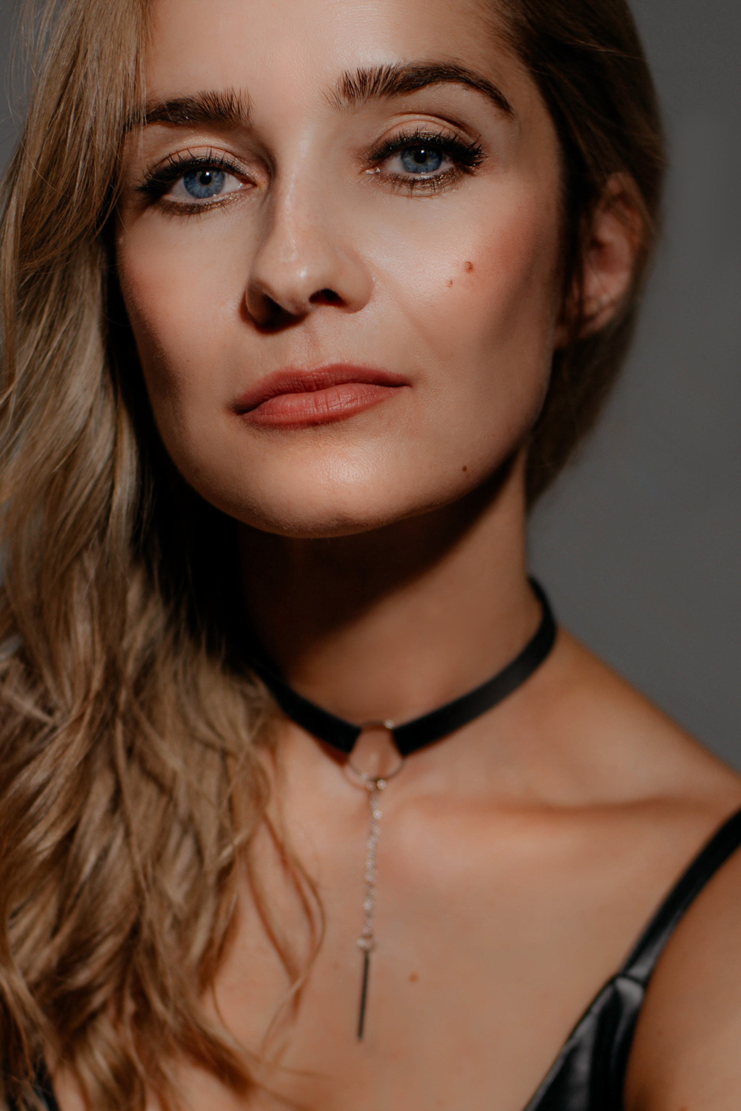 Трансформационная фотоссесия с цветным светом и яркими образами. Фотограф в Санкт-Петербурге Марина Парникова