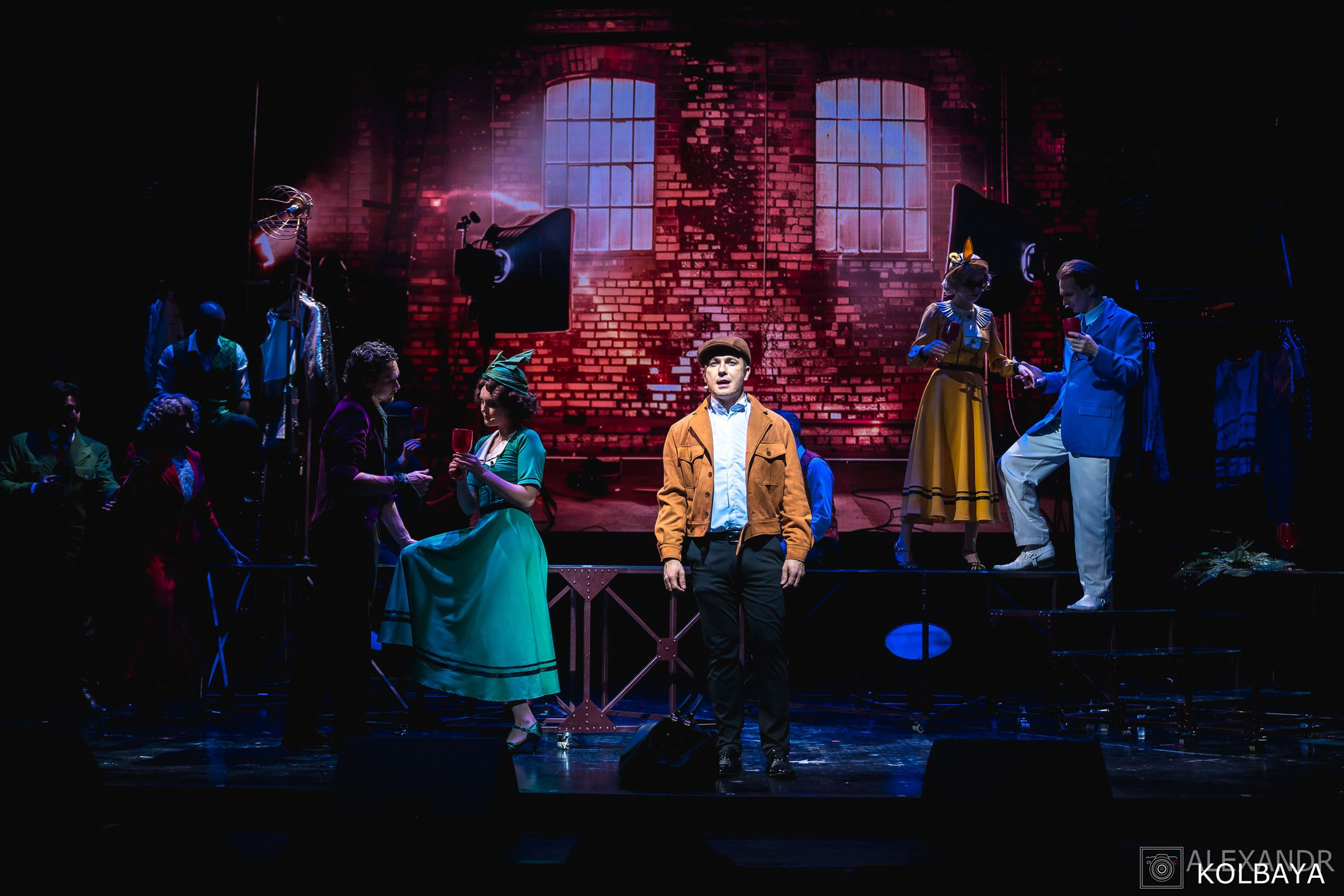 Фотографии со спектакля «Привет, я тетя Чарли». Концертный и театральный репортажный фотограф в Москве Александр Колбая