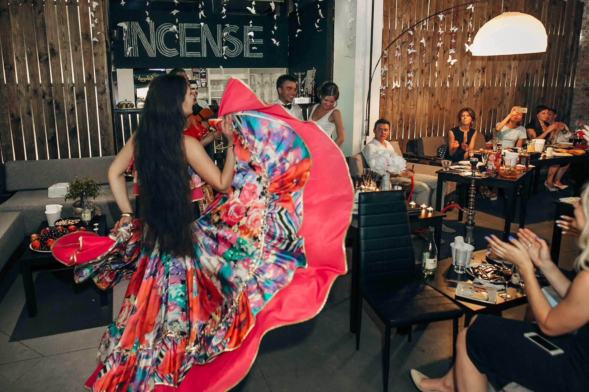 Дым, лофт, кальян, Цыгане. Самый свадебный фотограф