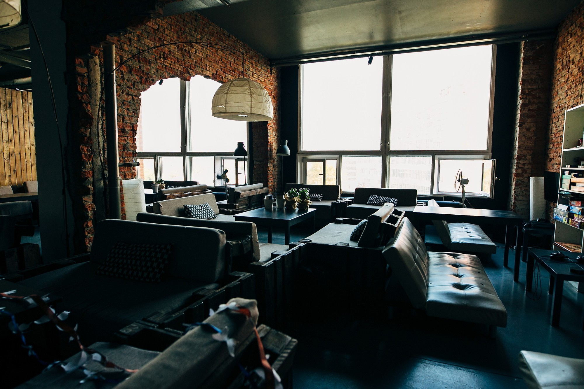 Дым, лофт, кальян, Цыгане. Самый свадебный фотограф