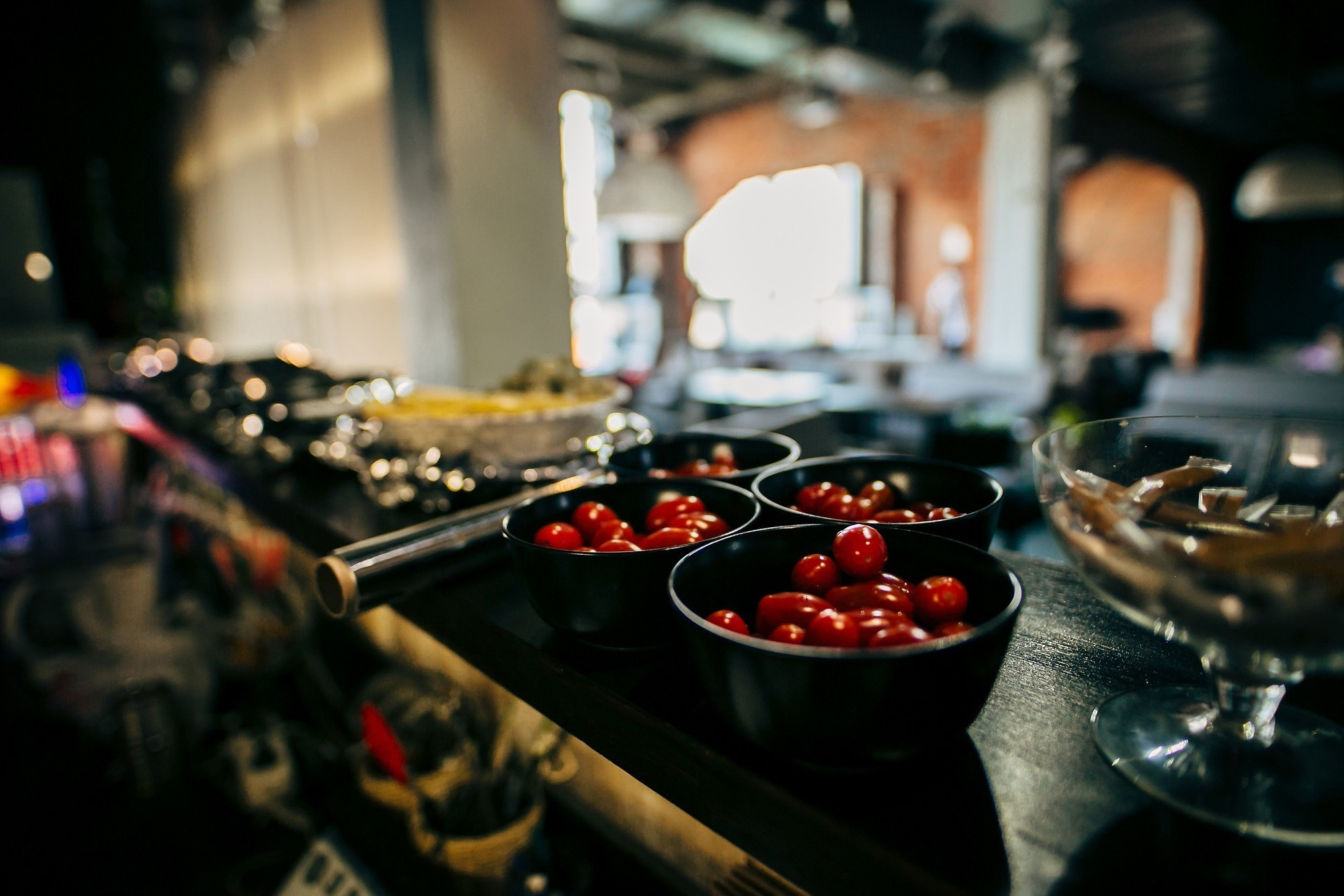 Дым, лофт, кальян, Цыгане. Самый свадебный фотограф