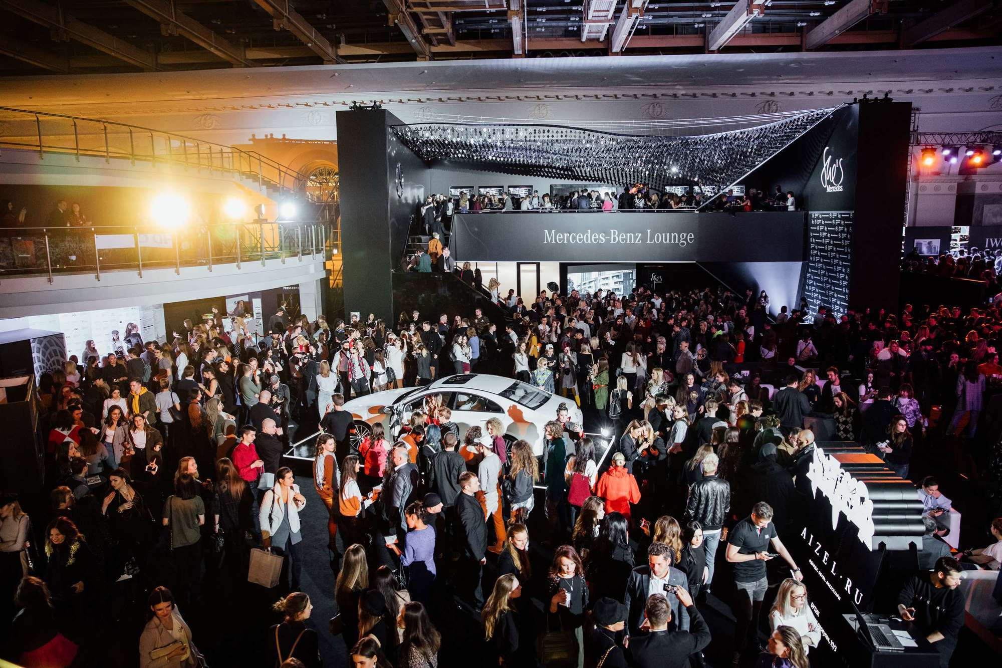 Mercedes-Benz Fashion Week Russia Bella Potemkina FW2018/19. Самый свадебный фотограф