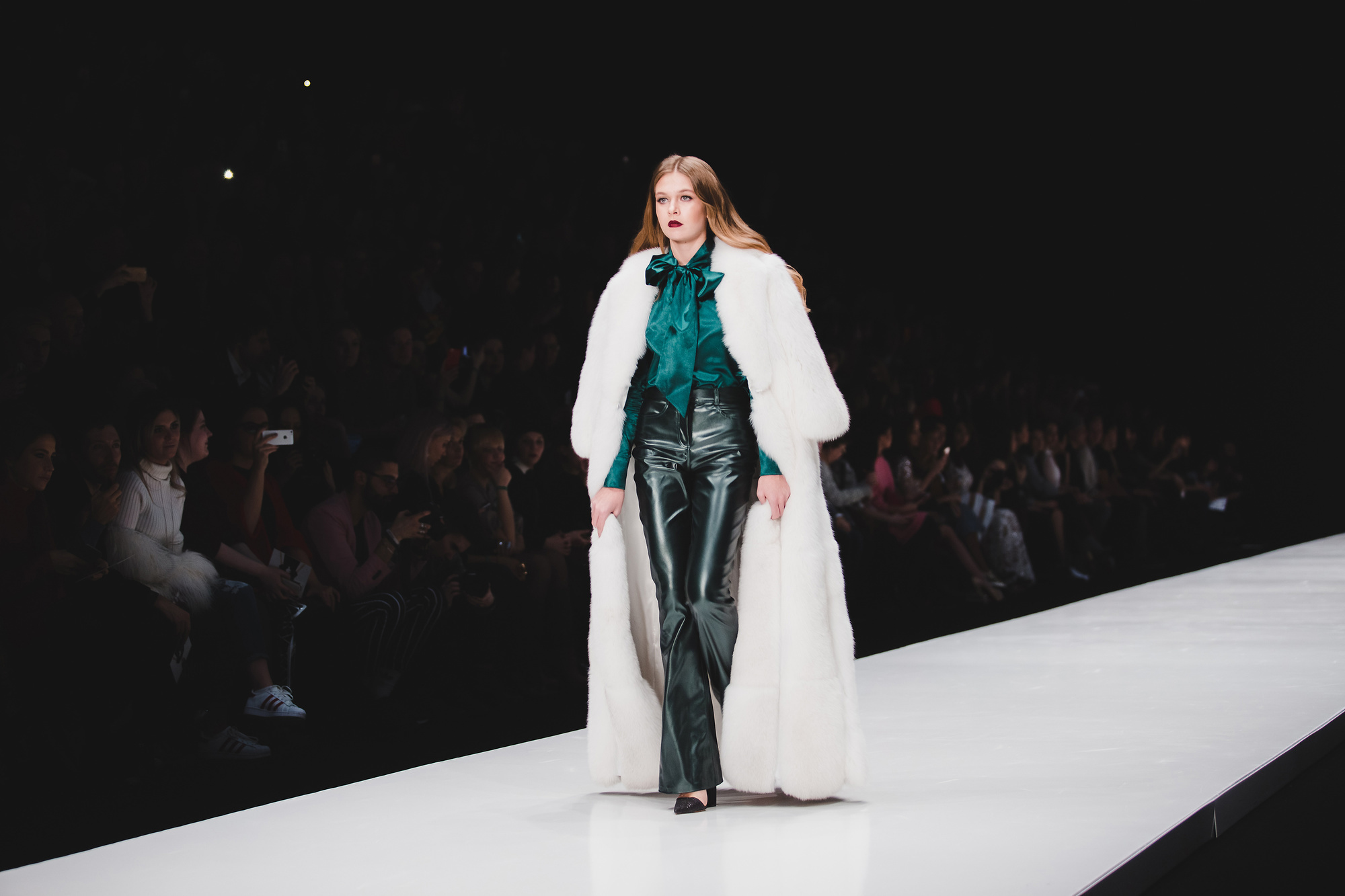 Mercedes-Benz Fashion Week Russia Bella Potemkina FW2016/17. Самый свадебный фотограф