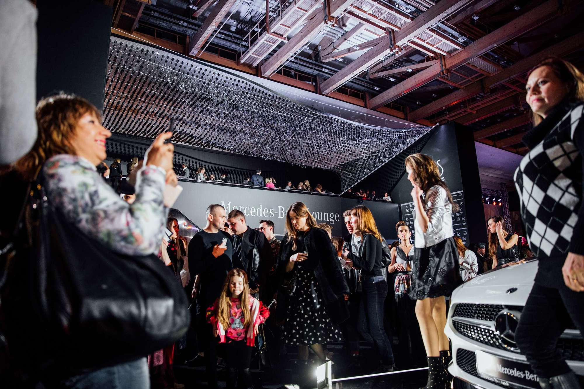 Mercedes-Benz Fashion Week Russia Bella Potemkina FW2018/19. Самый свадебный фотограф