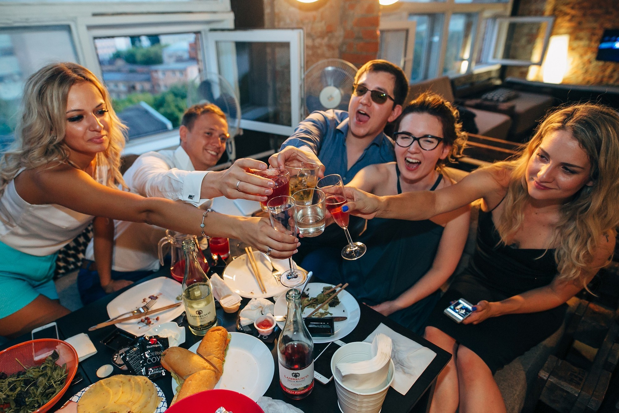 Дым, лофт, кальян, Цыгане. Самый свадебный фотограф