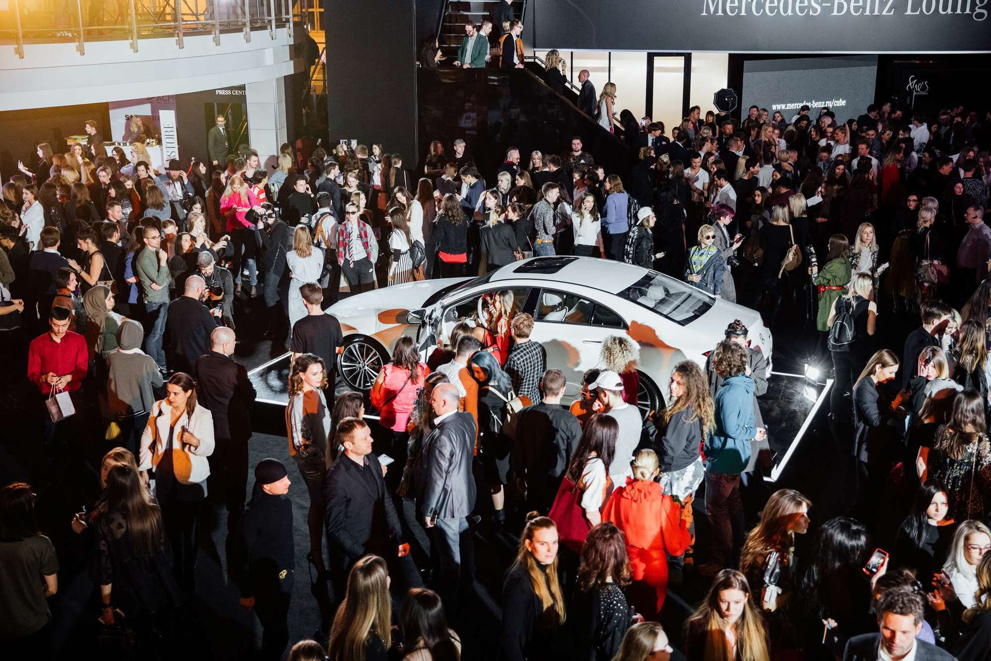 Mercedes-Benz Fashion Week Russia Bella Potemkina FW2018/19. Самый свадебный фотограф