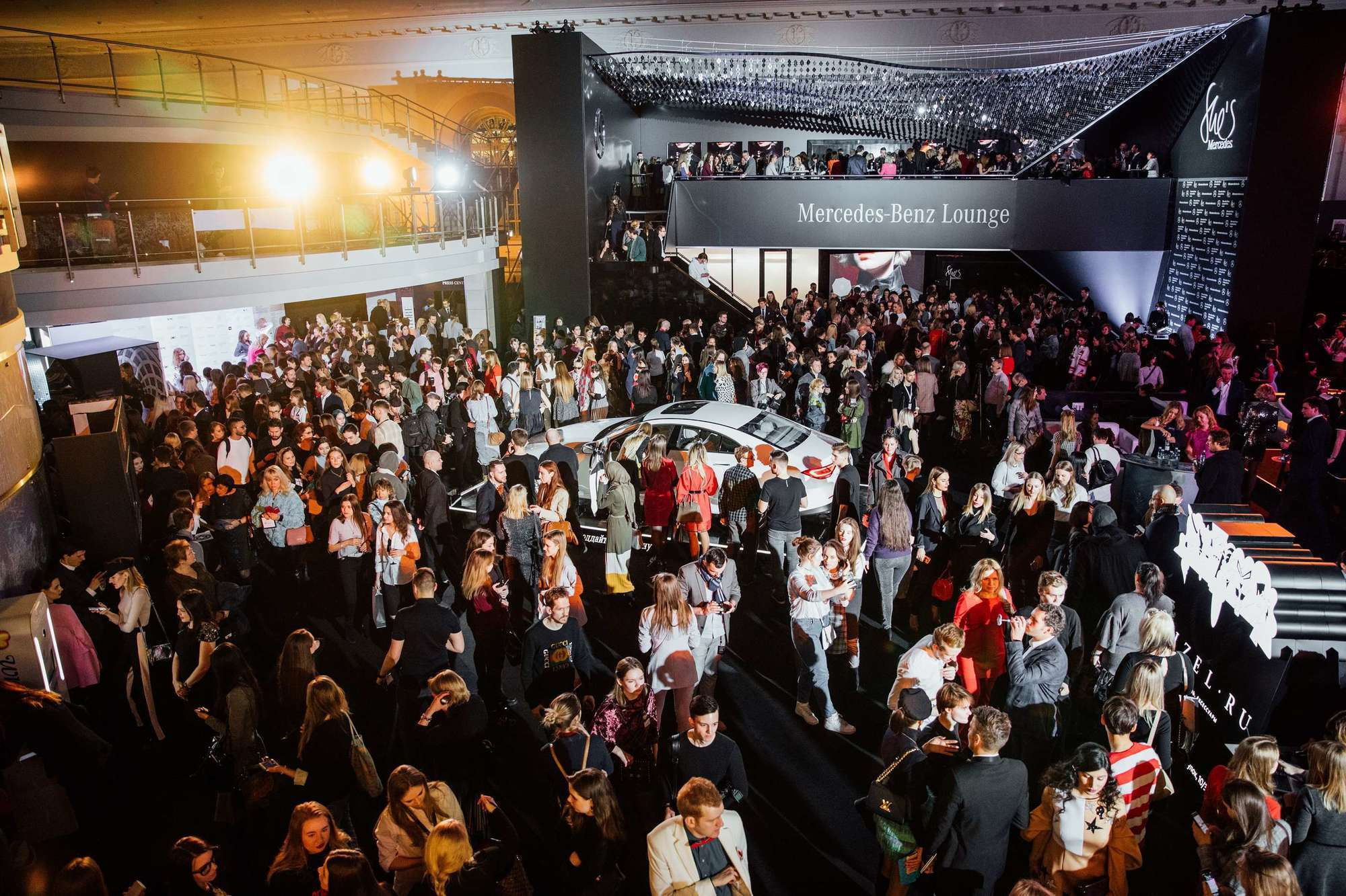 Mercedes-Benz Fashion Week Russia Bella Potemkina FW2018/19. Самый свадебный фотограф