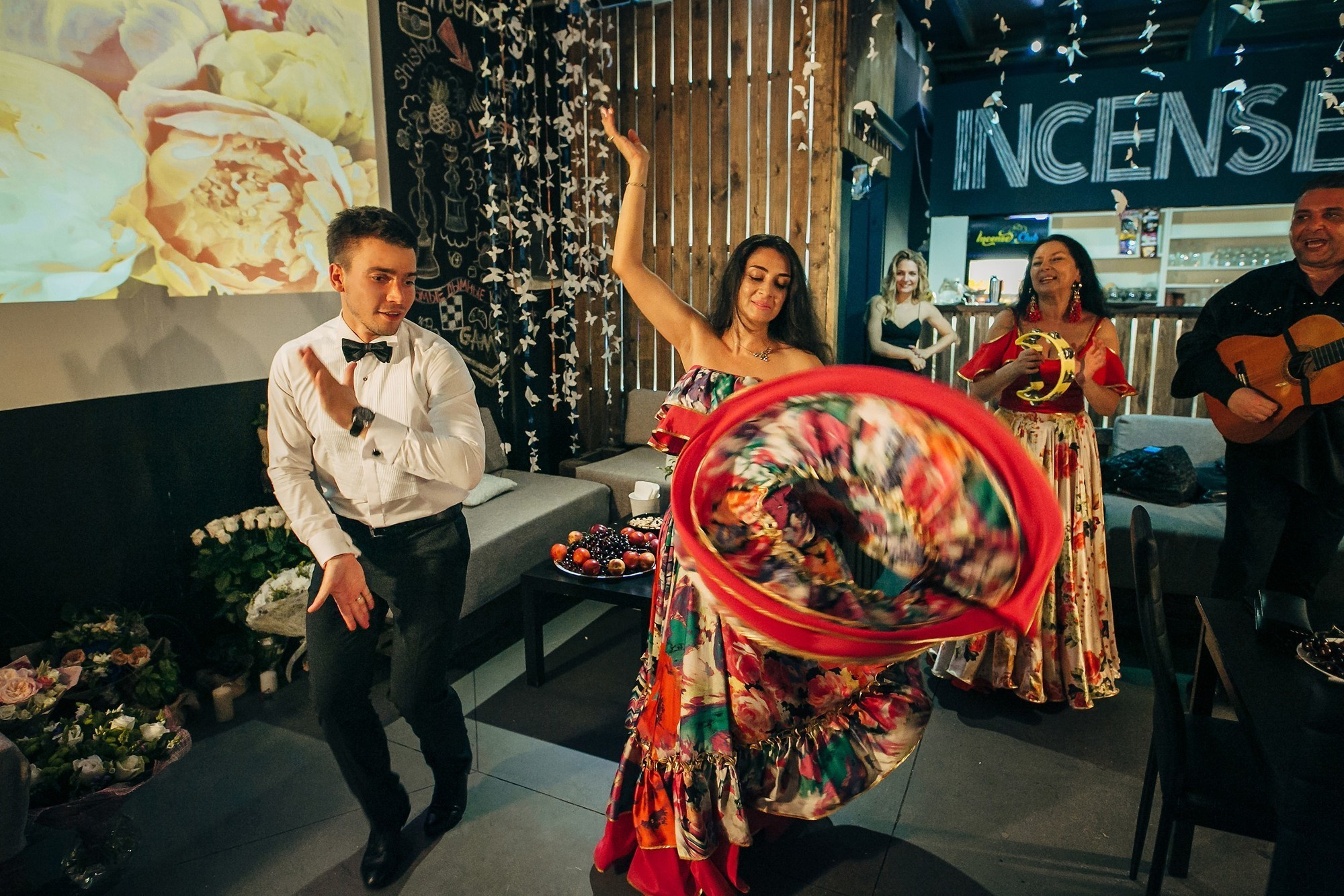 Дым, лофт, кальян, Цыгане. Самый свадебный фотограф