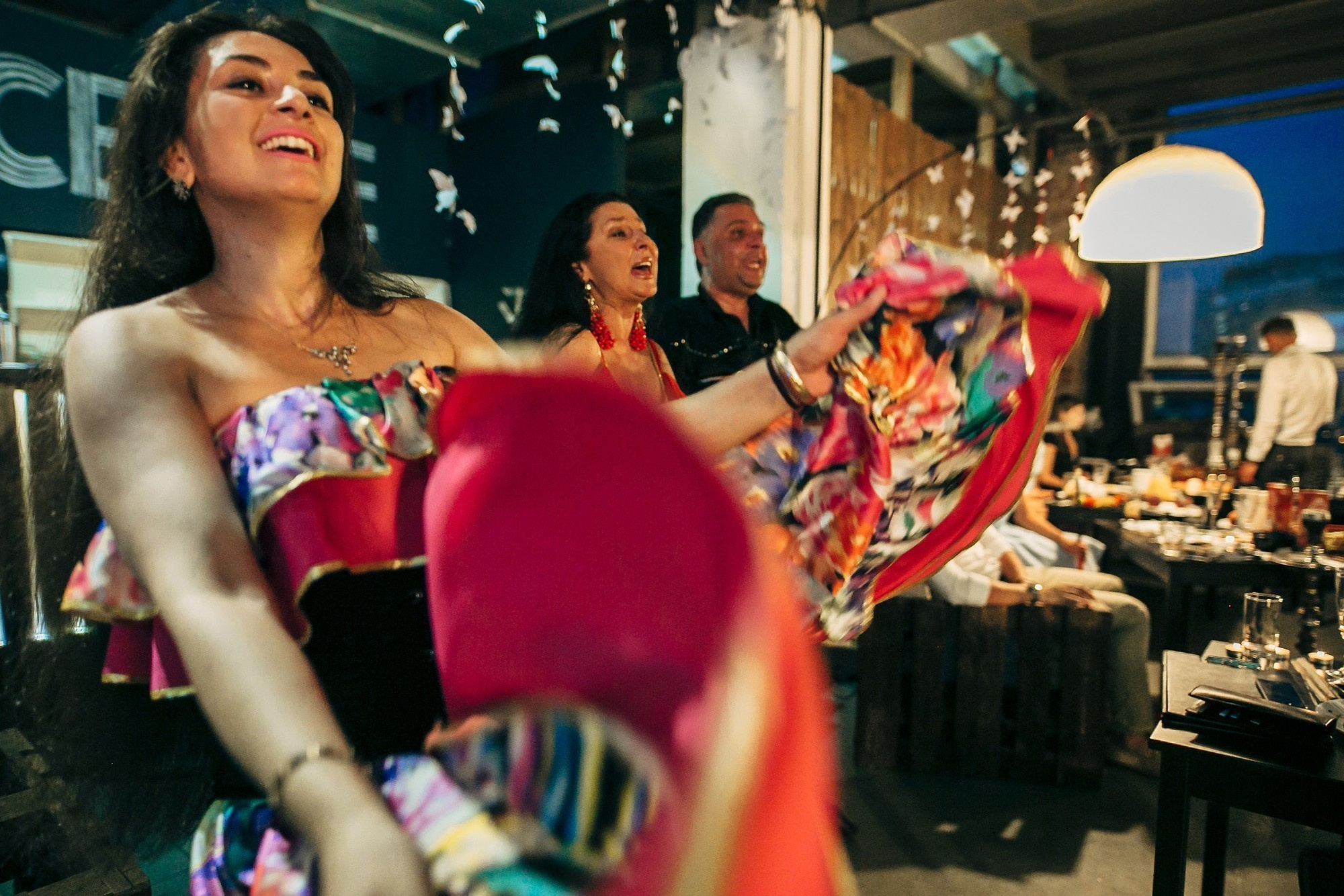 Дым, лофт, кальян, Цыгане. Самый свадебный фотограф