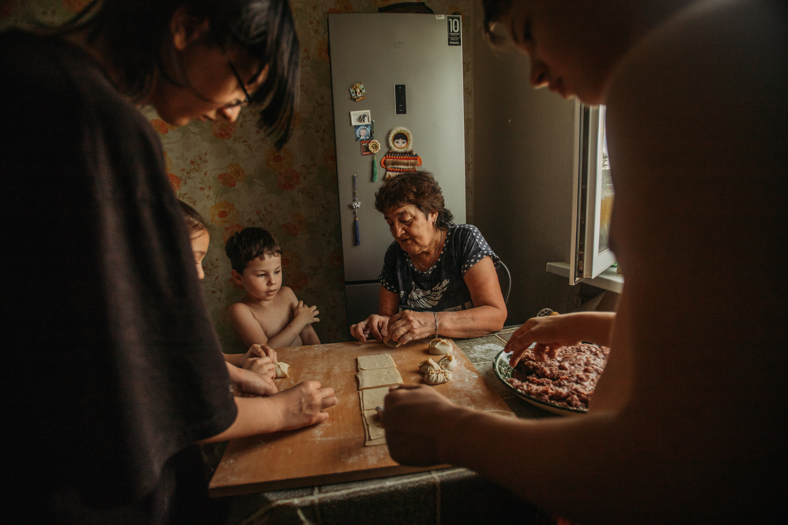 Домашняя фотосессия моей семьи. Венера Гайн. Репортажный фотограф  Тюмень. Обучение фотографии с 0