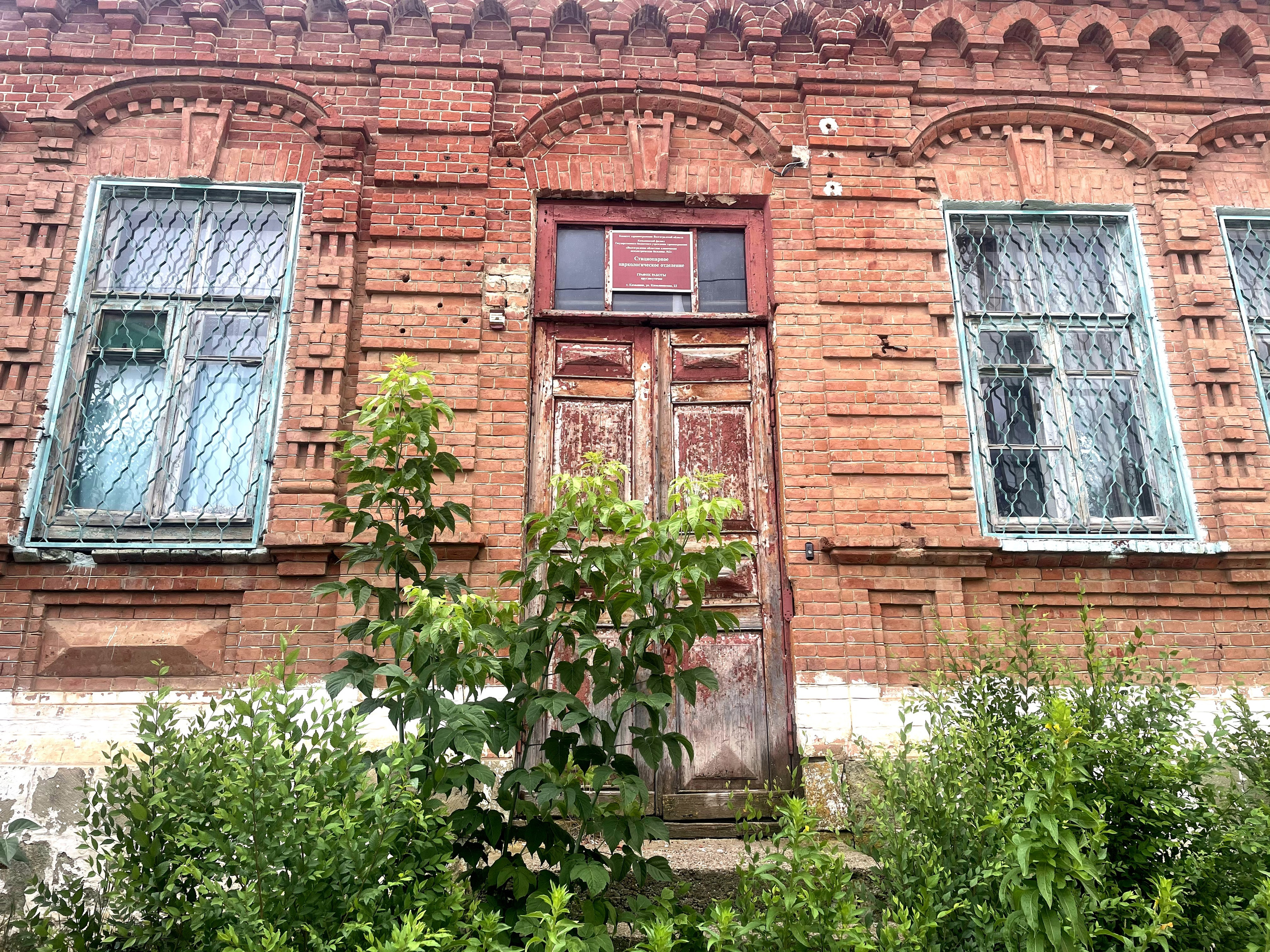 20 099 Здание из красного кирпича. ВИЗУАЛЬНЫЕ И ЗВУКОВЫЕ РЕШЕНИЯ ДЛЯ БИЗНЕСА И СЪЁМОК ТЕЛЕТЕЛА