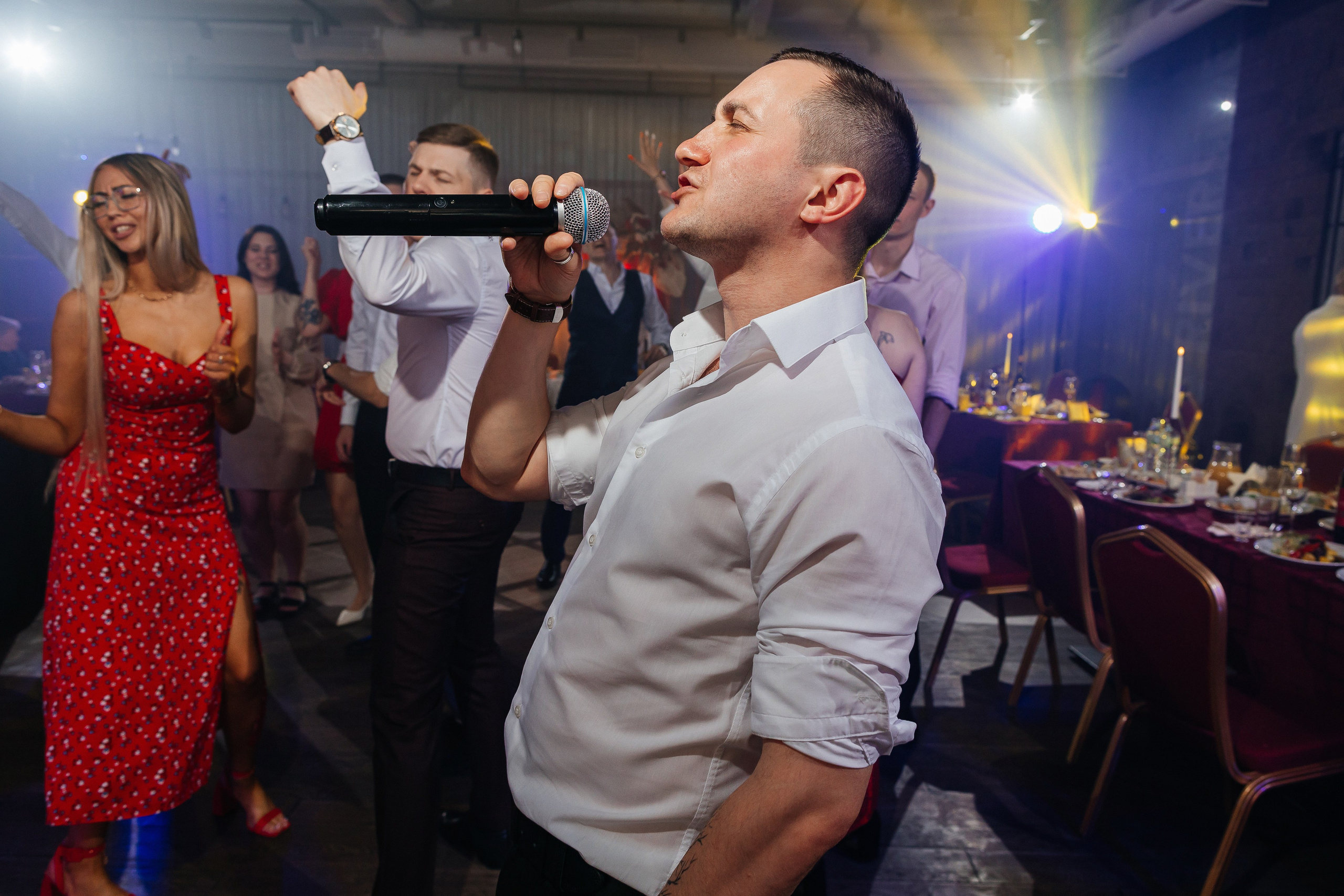 Грандиозное свадебное событие в уютном ресторане. Олег Сверчков | Свадебный фотограф Вологда