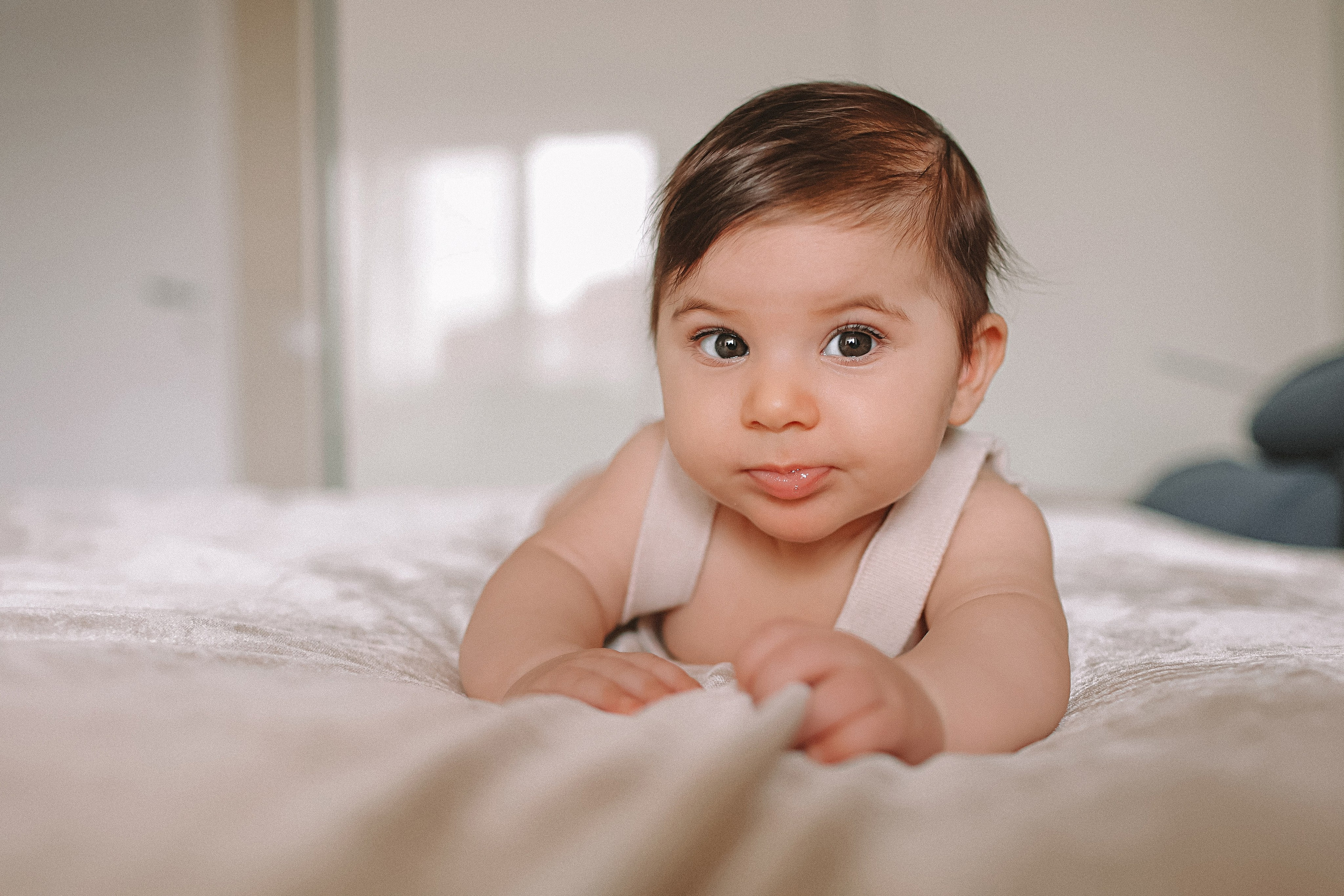 С малышкой. Семейный фотограф Тюмень, фотограф на роды Салмина Мария