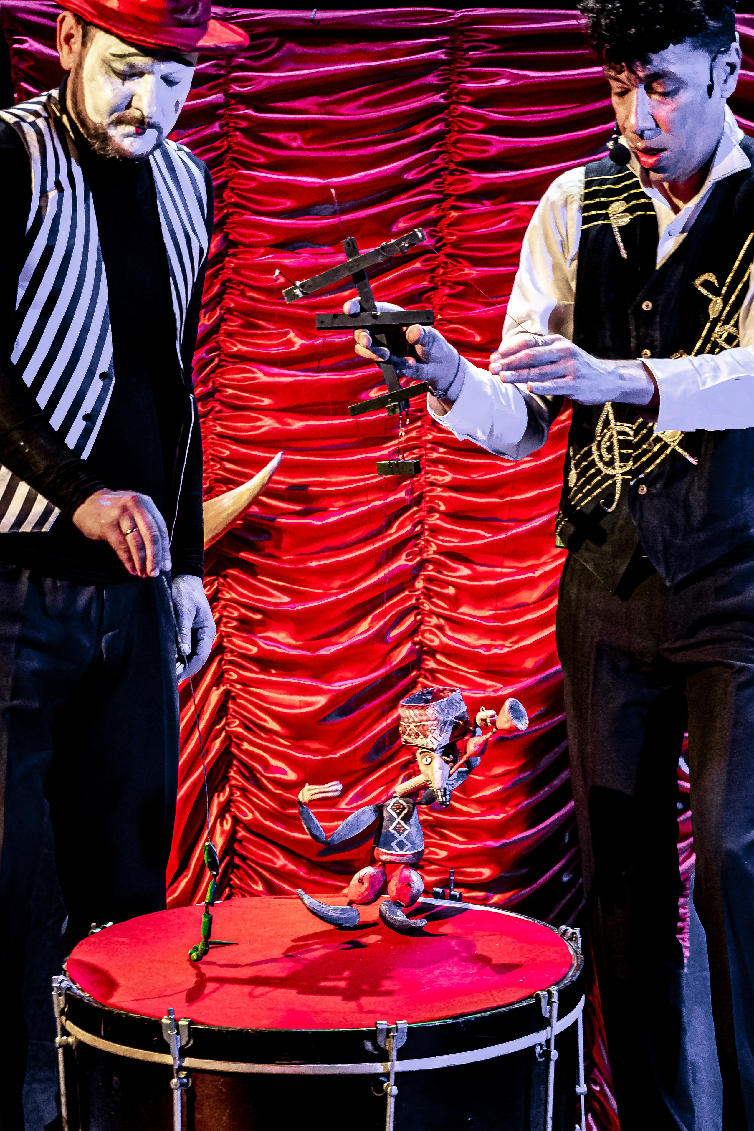 Цирк из Саквояжа спектакль театра САКВОЯЖ. Фотограф в Сочи Юрий Шептаев