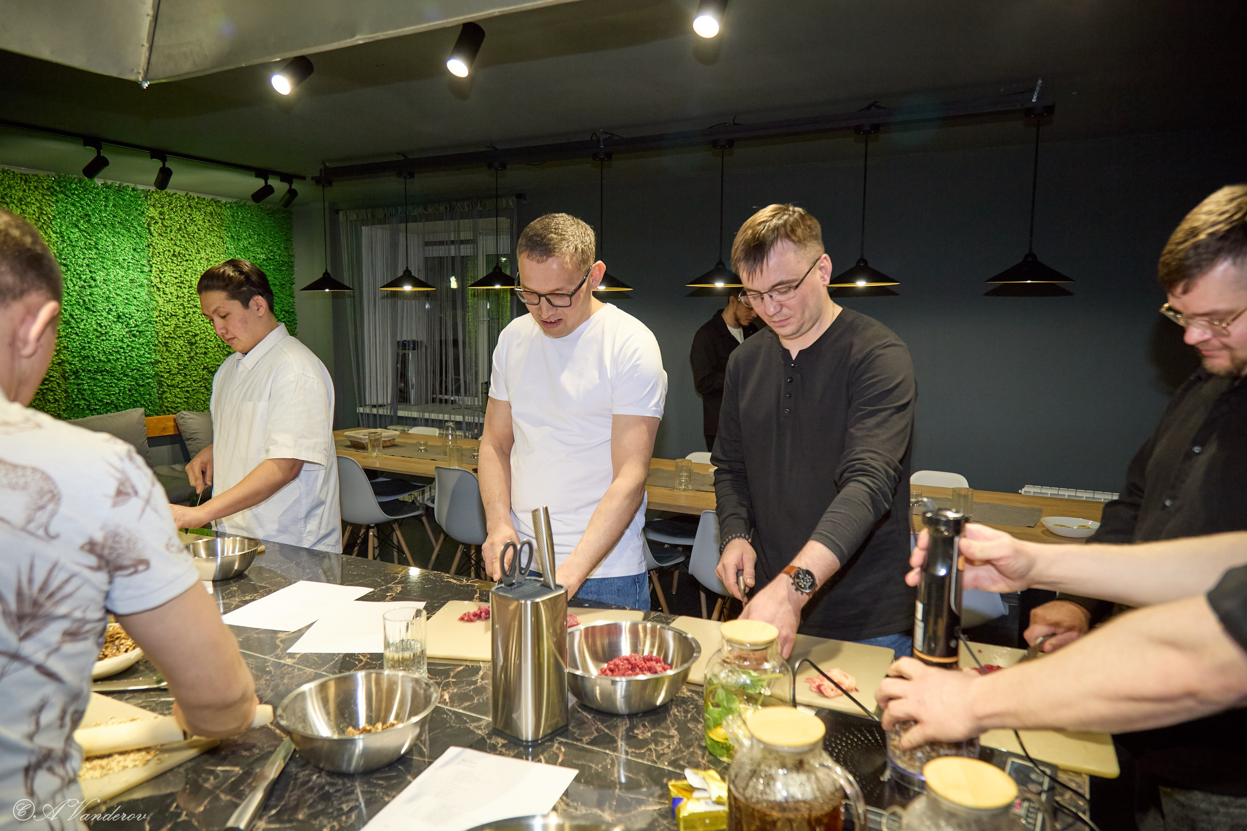 Мужские разговоры на кухне. Фотограф Омск | Александр Вандеров