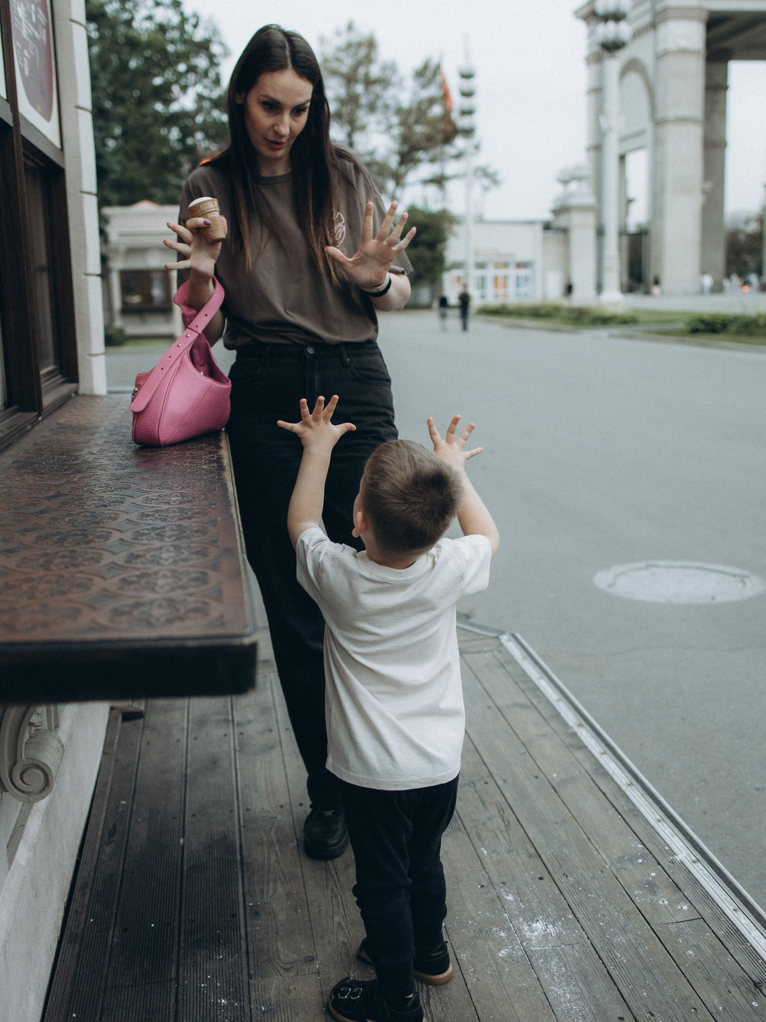 Мама и сын. Осенняя прогулка. Фотограф Дарья Соколовская