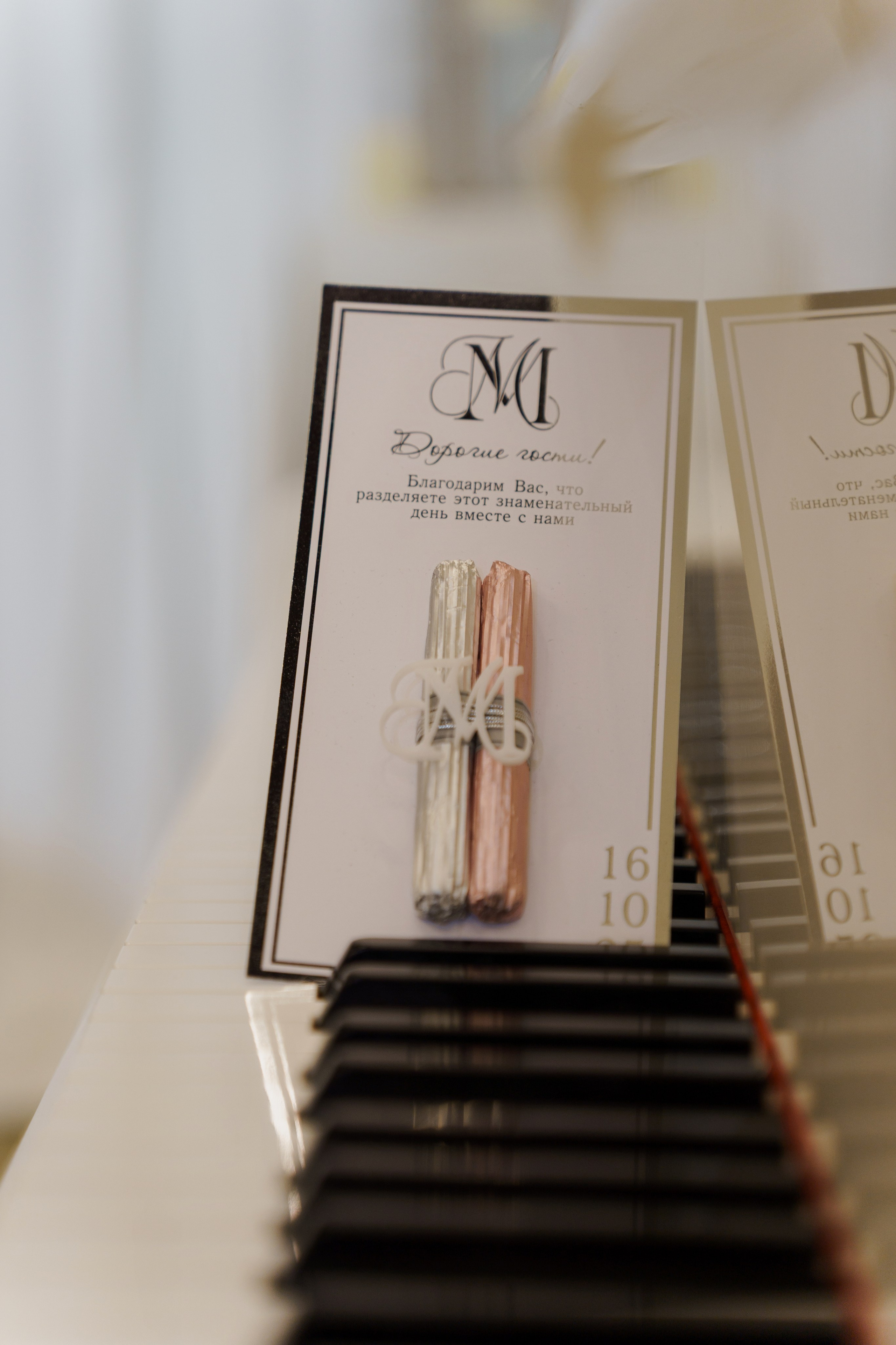 Красивое обручение на берегу чёрного моря в Лермонтово от ТВИНС СТУДИО. ТВИНС СТУДИО — лучшие свадебные фотографы и видеографы в Краснодаре