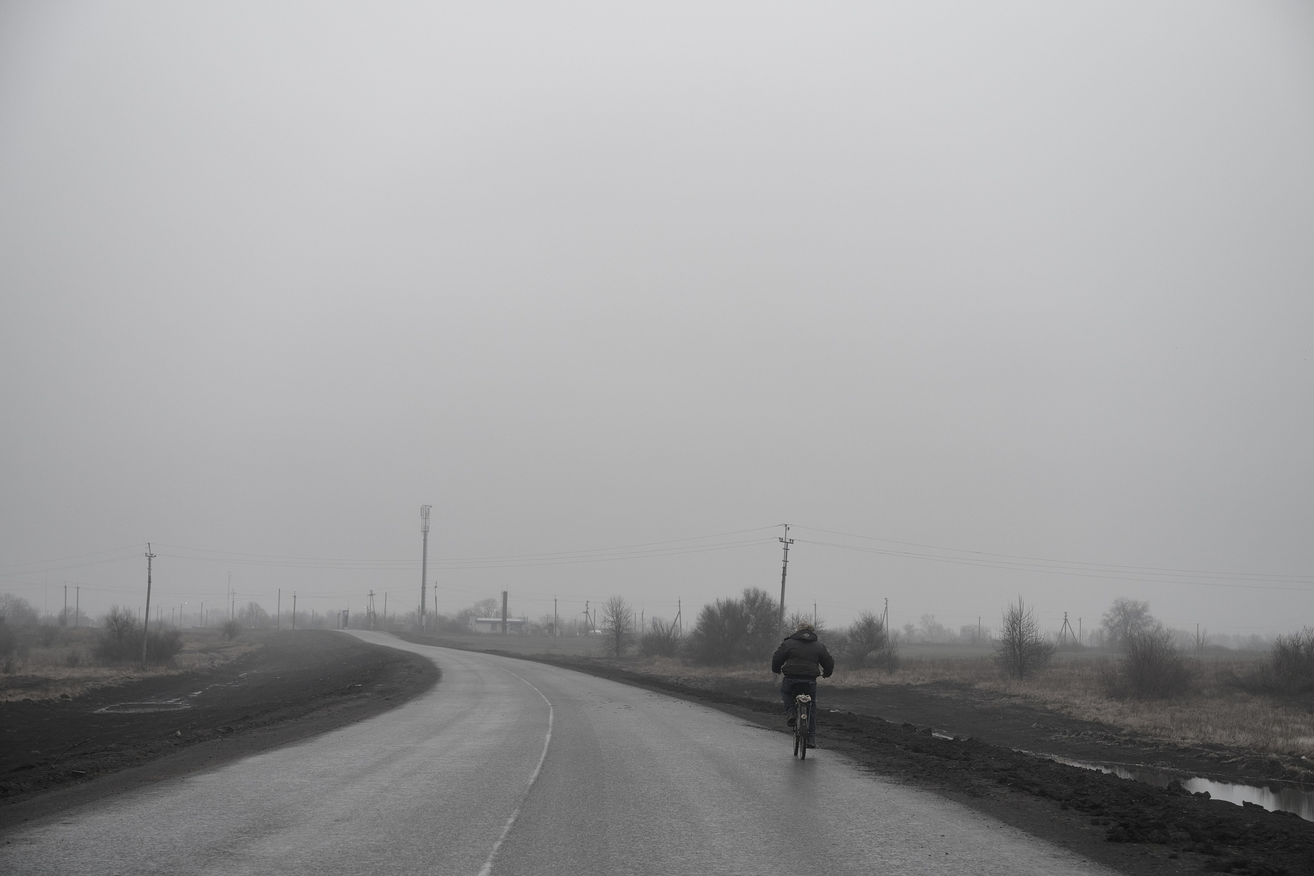 Дорога домой. Туман. Фотограф Роман Адлер